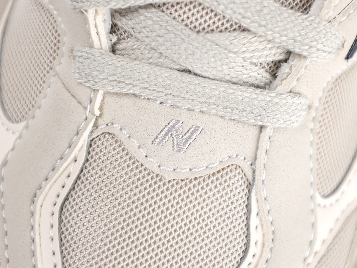 Mesh Detail with Logo