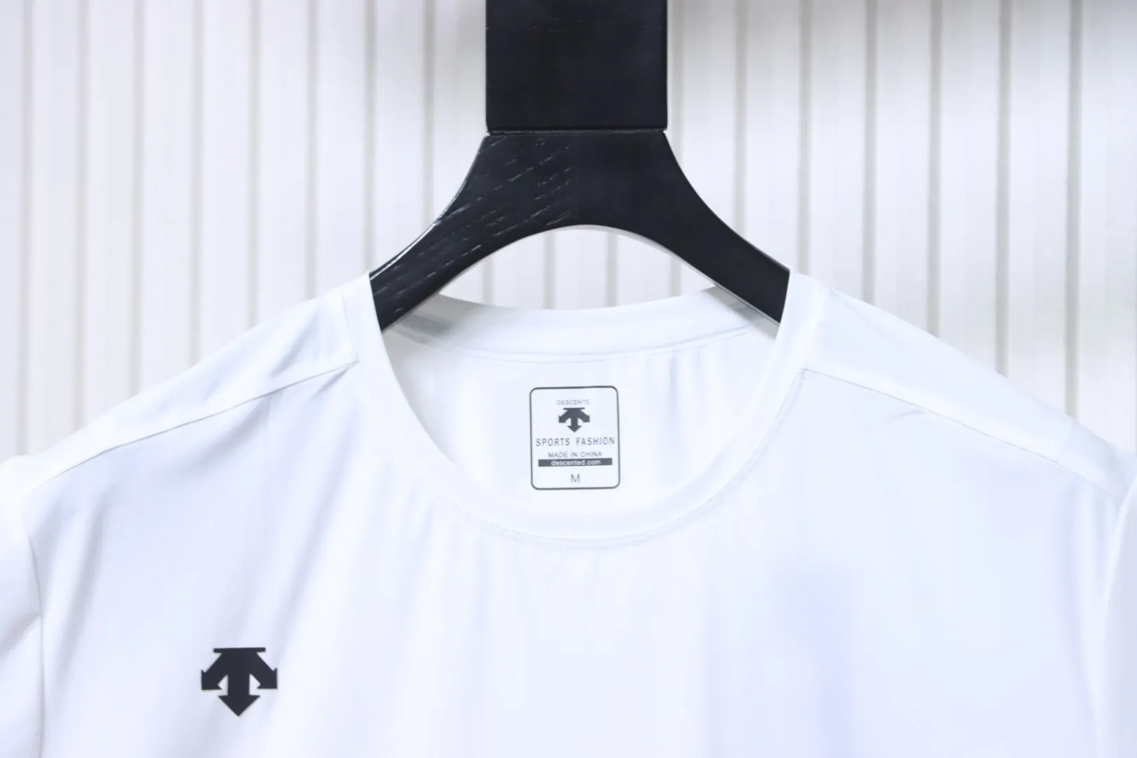 Neckline