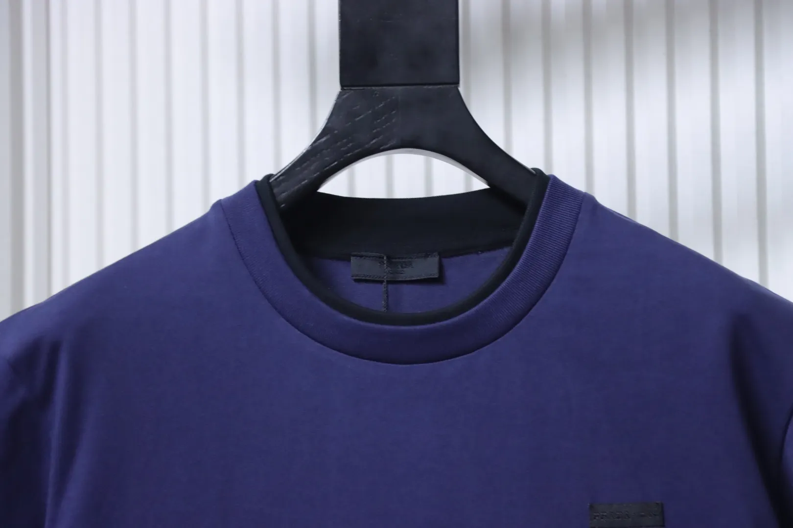 Neckline