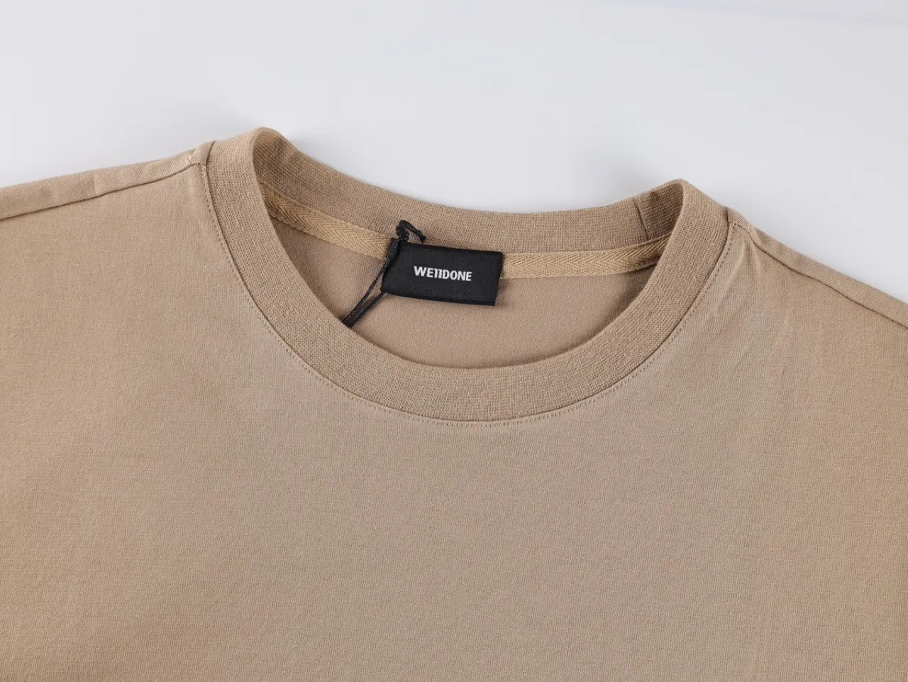 Neckline