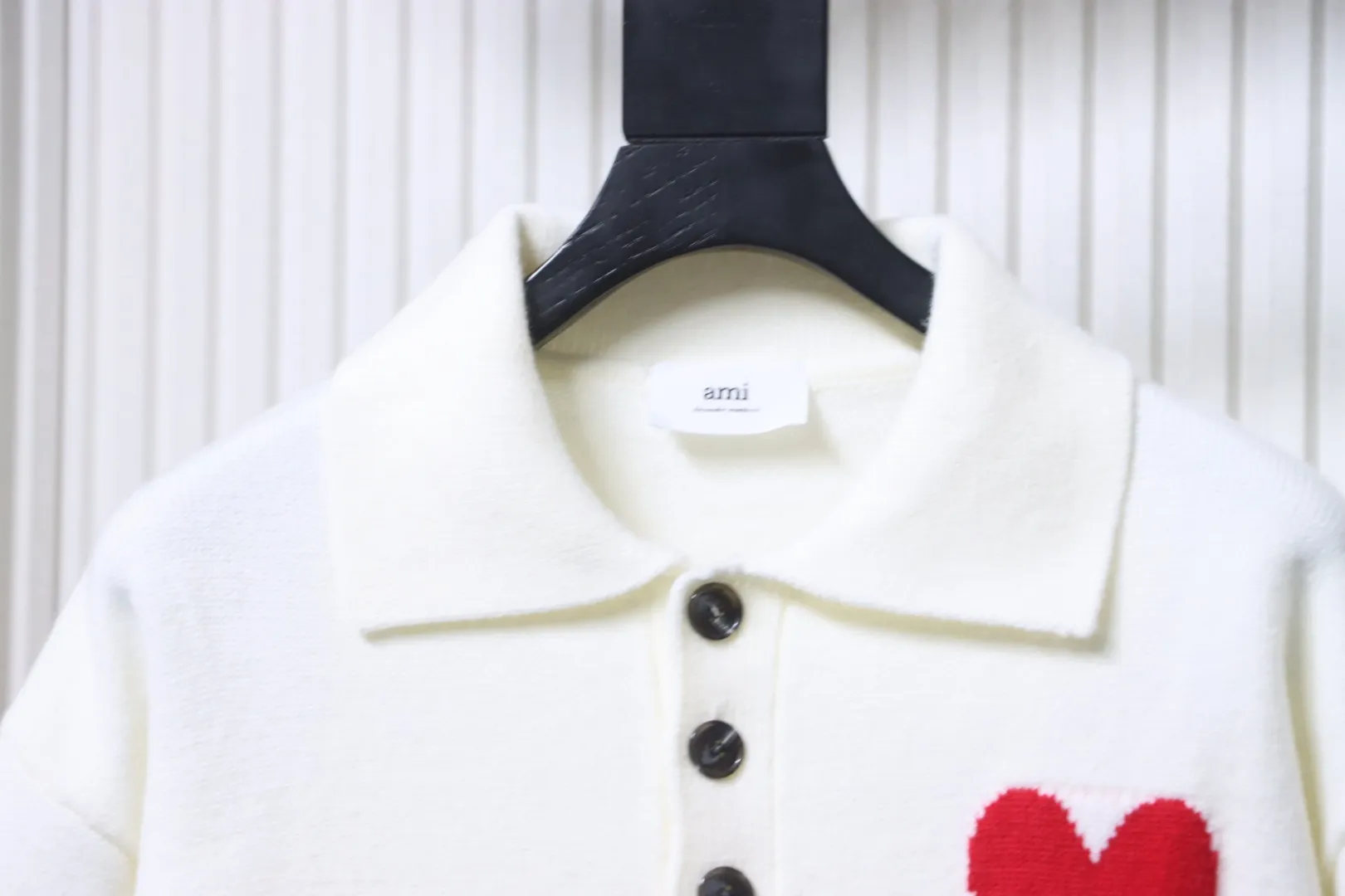 Neckline