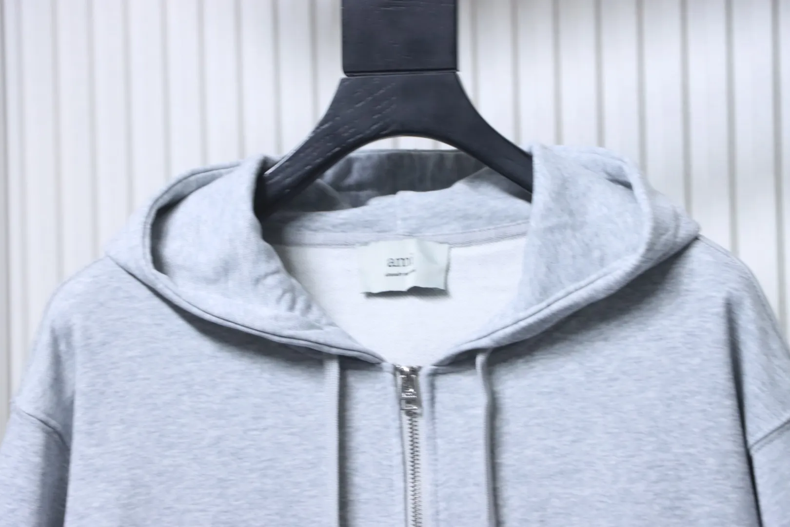 Neckline