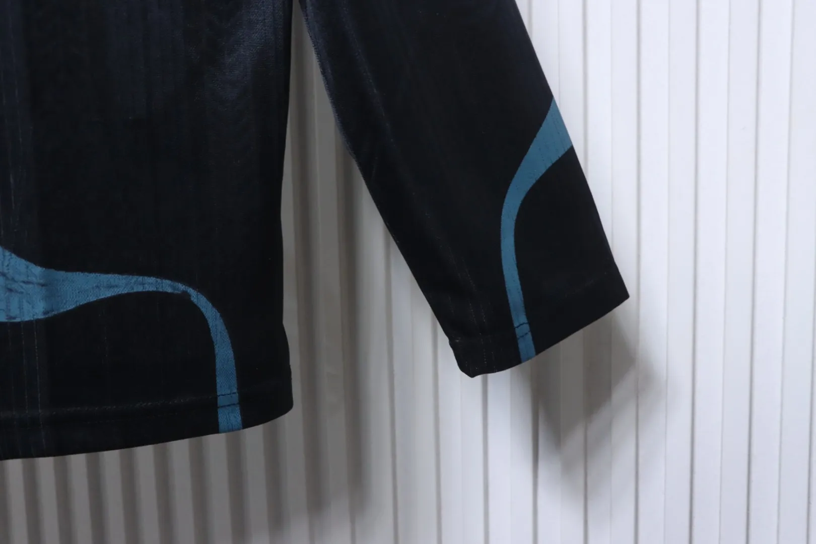 Long Sleeve Detail