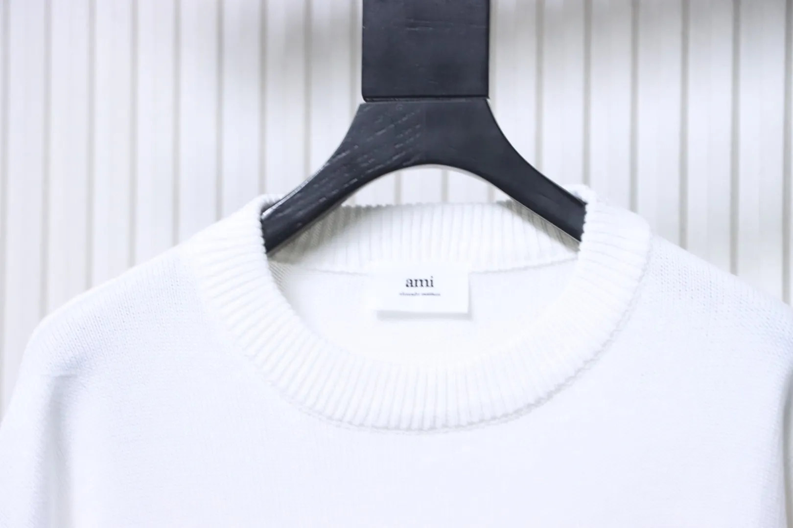 Neckline