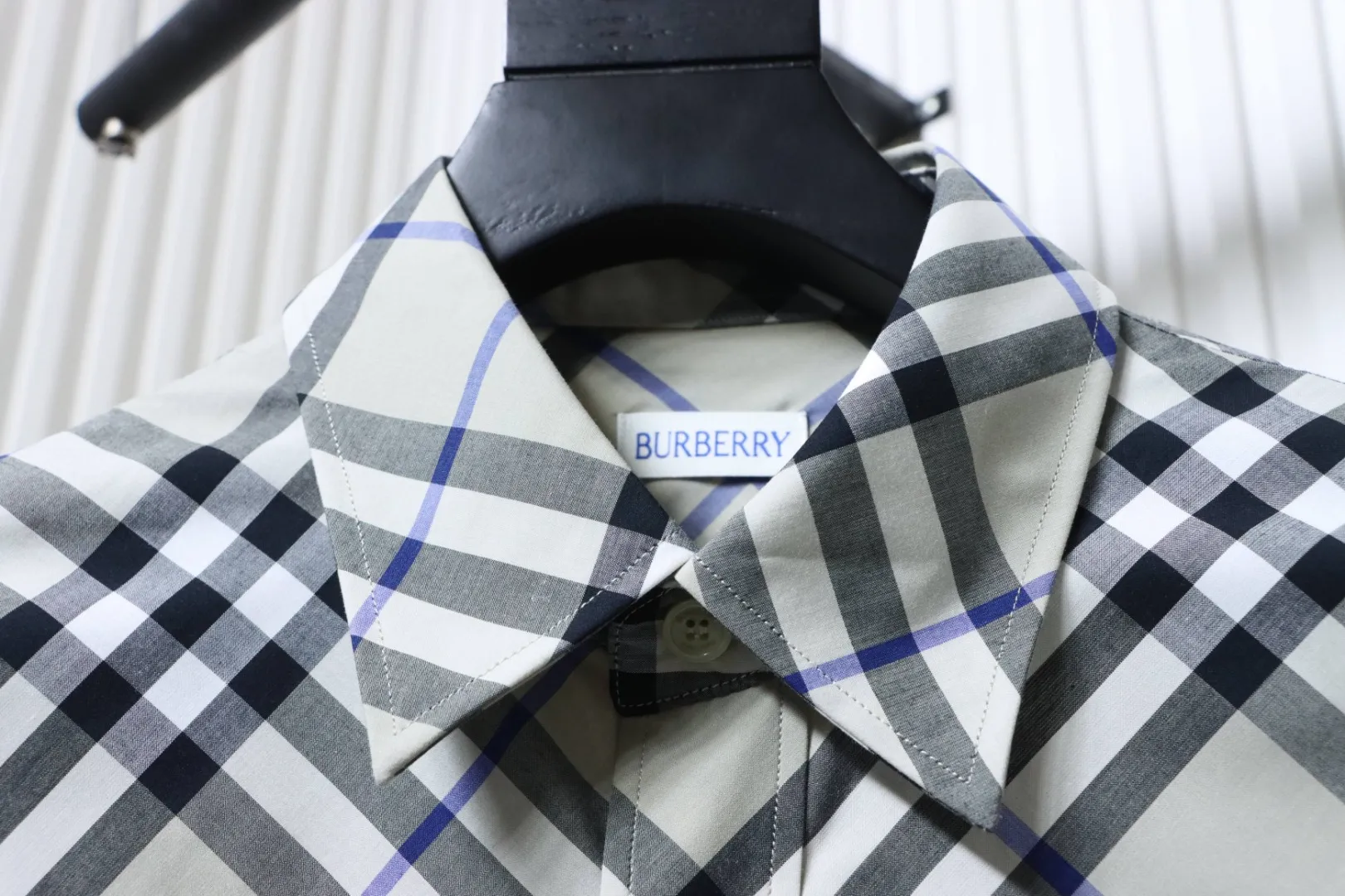 Collar Detail