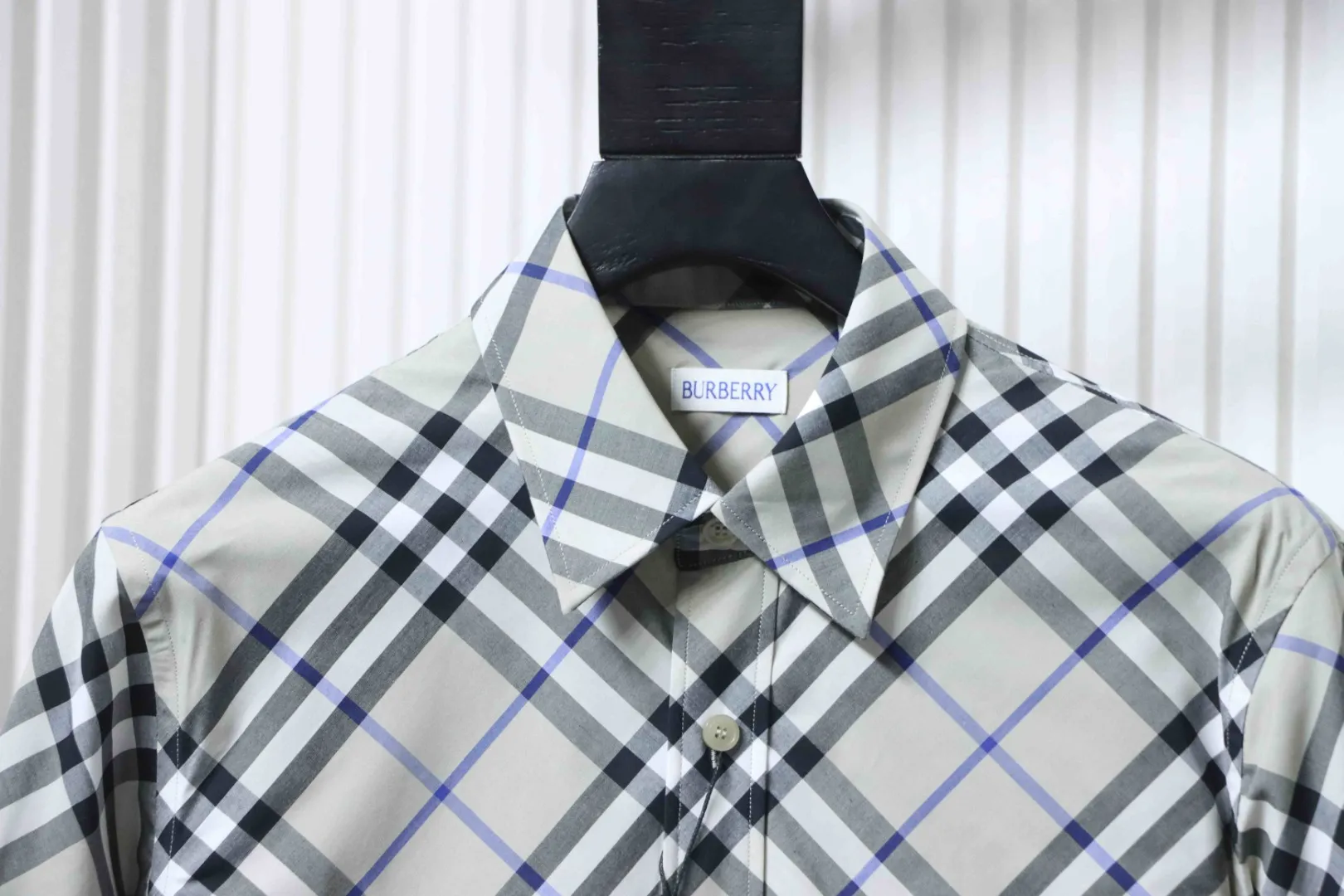 Neckline