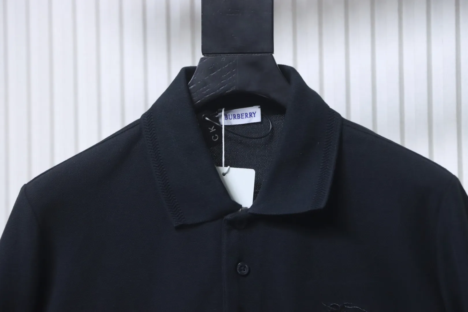 Neckline