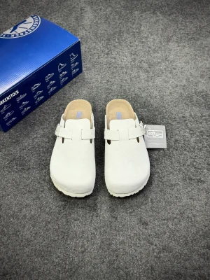 BK Boston Soft Footbed Light Grey Suede Clog