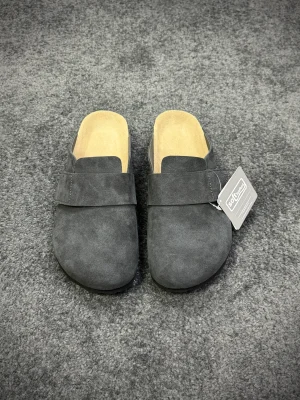 BK Loma Dark Gray Suede Velcro Clogs