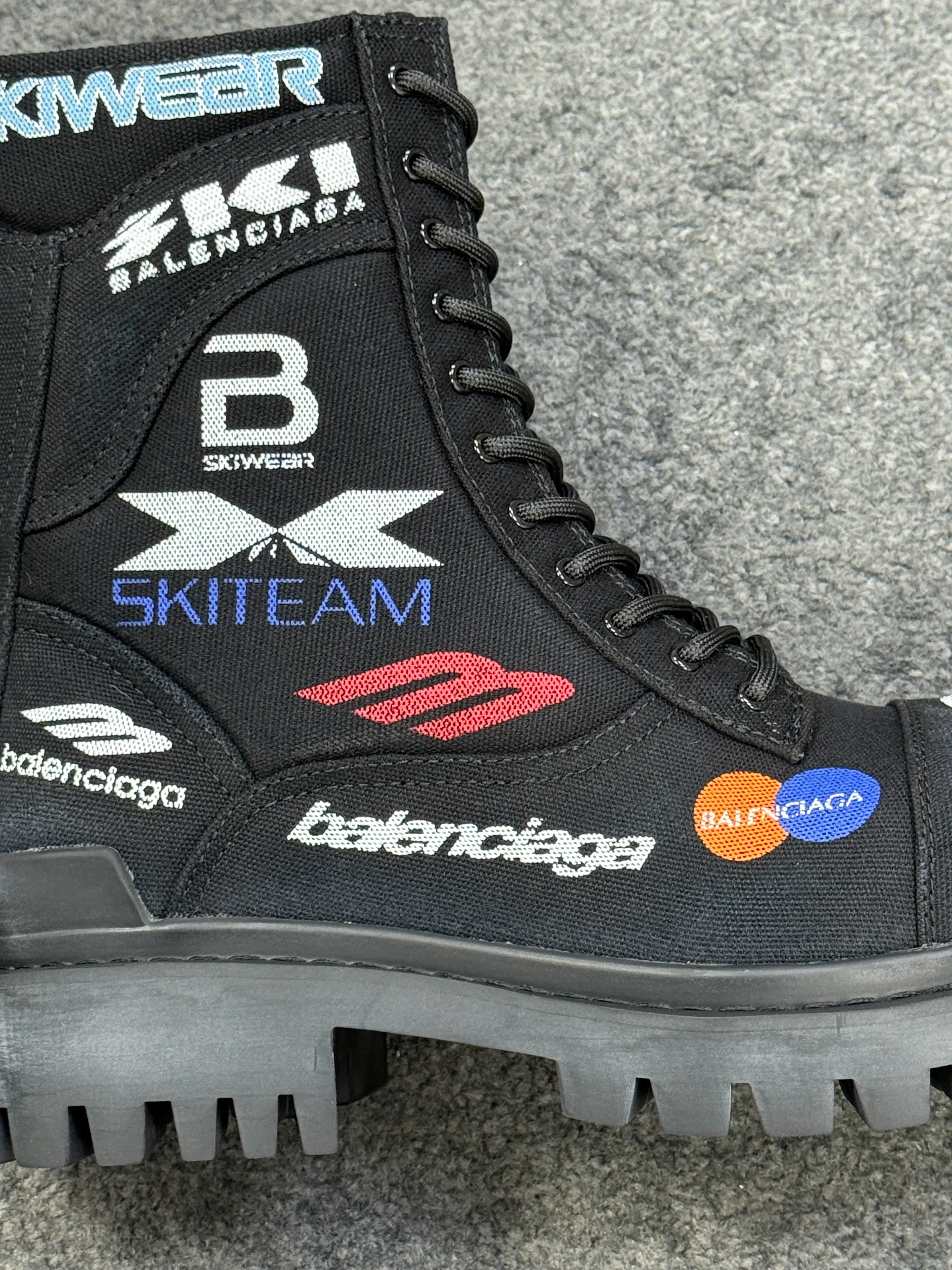 Side Logo Detail