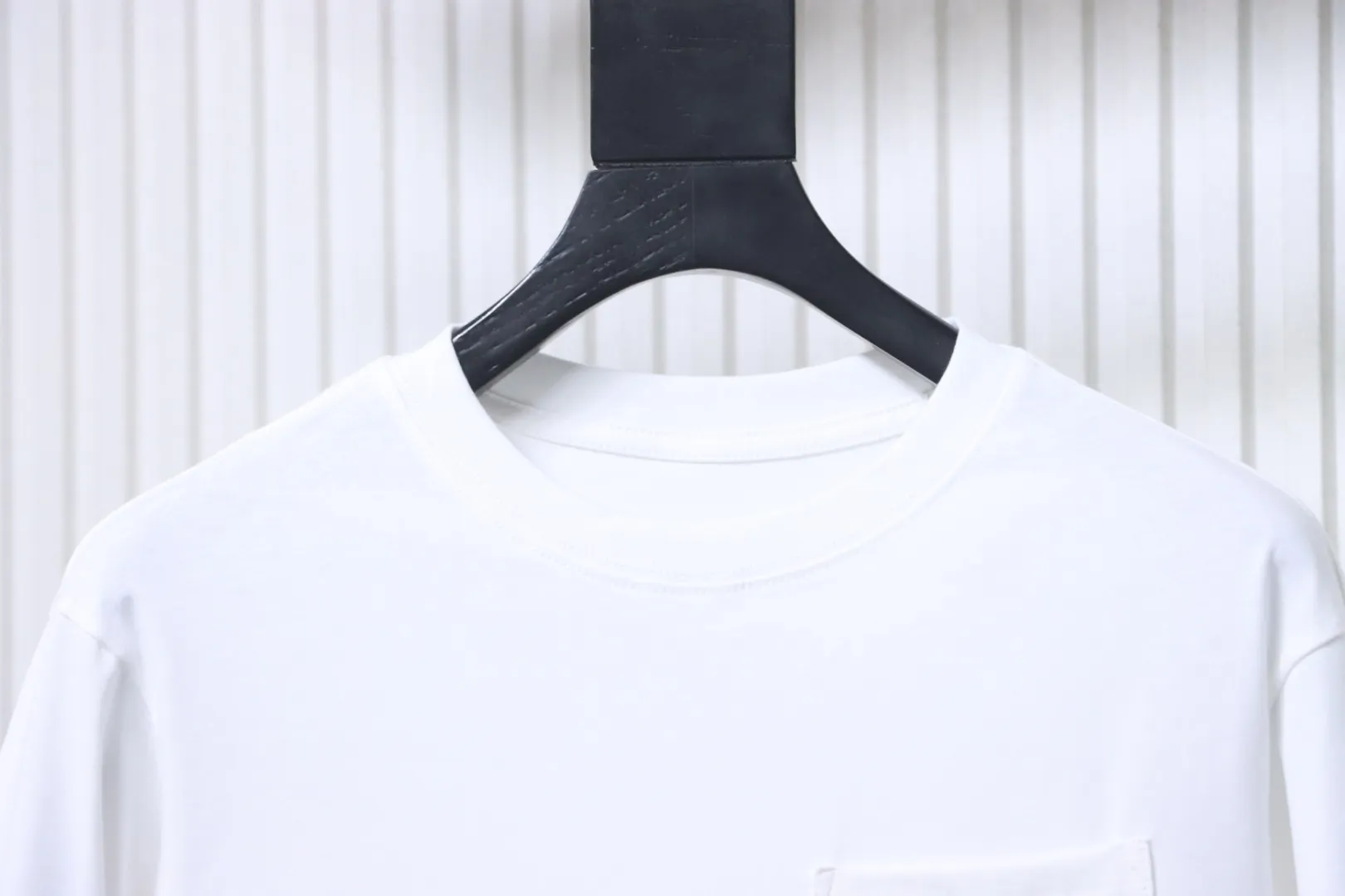 Neckline