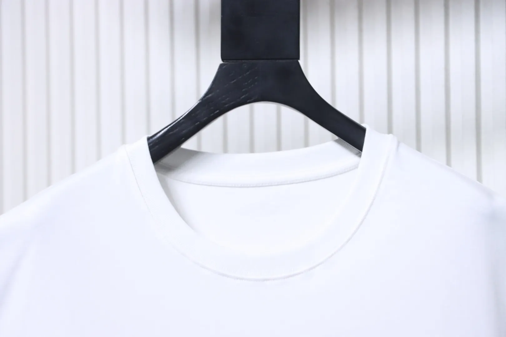 Neckline