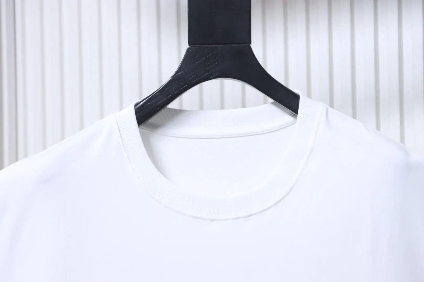 Neckline