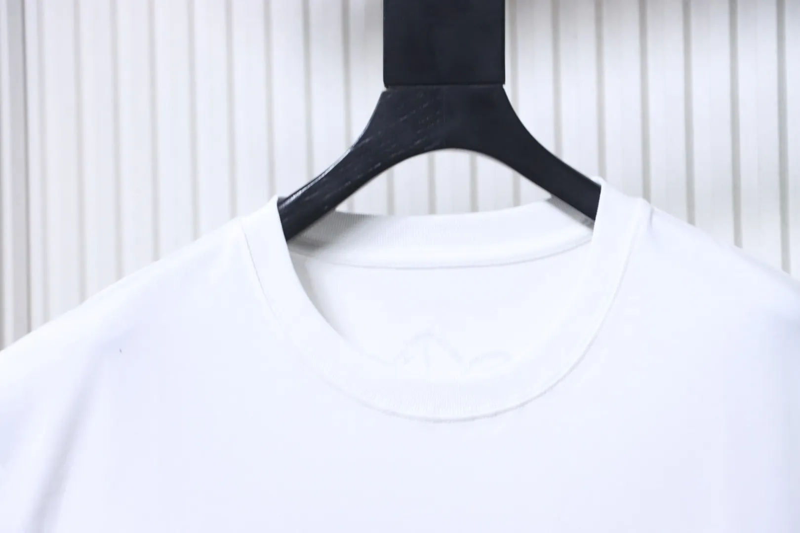 Neckline