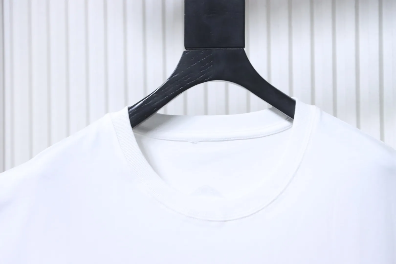 Neckline