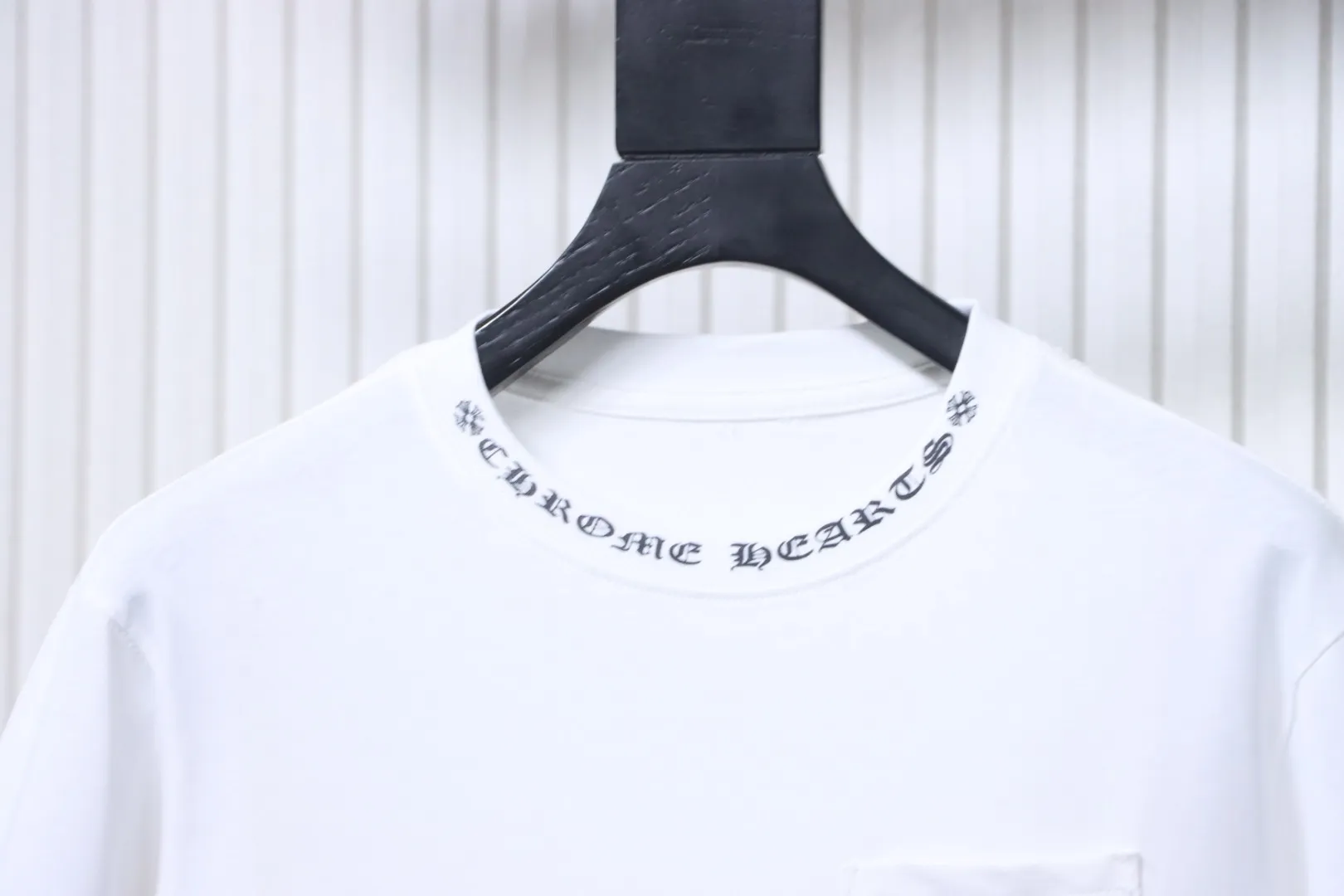 Neckline