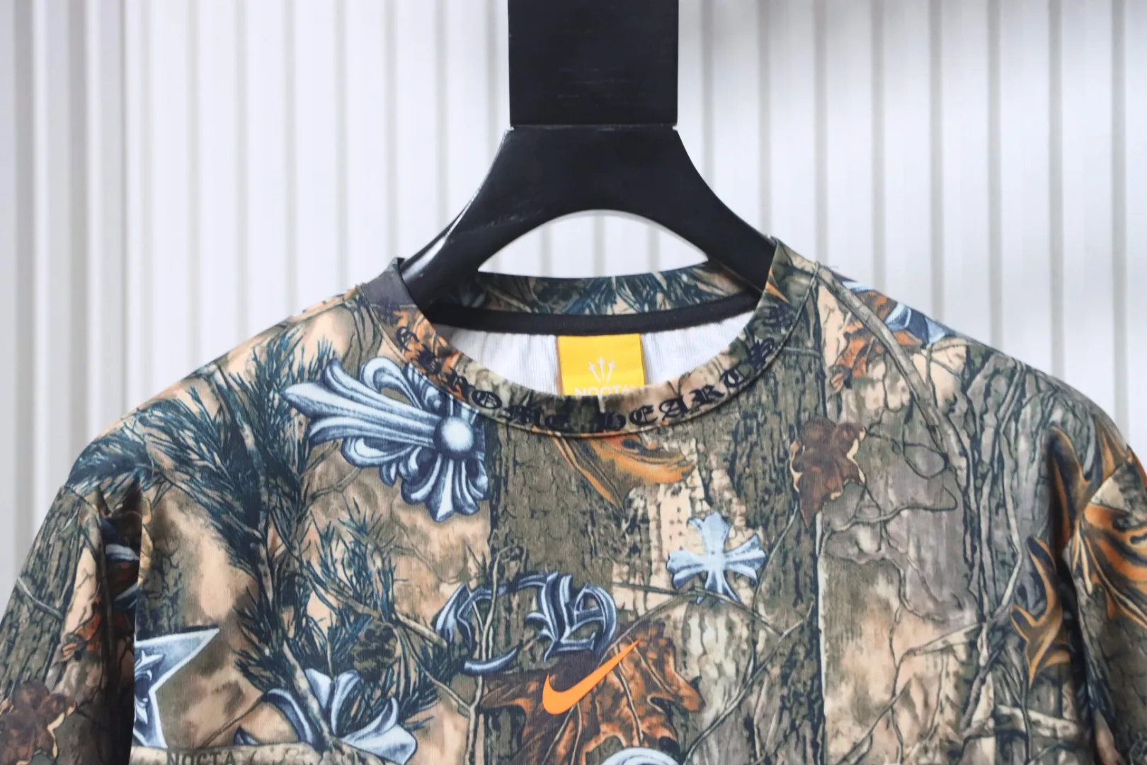 Neckline