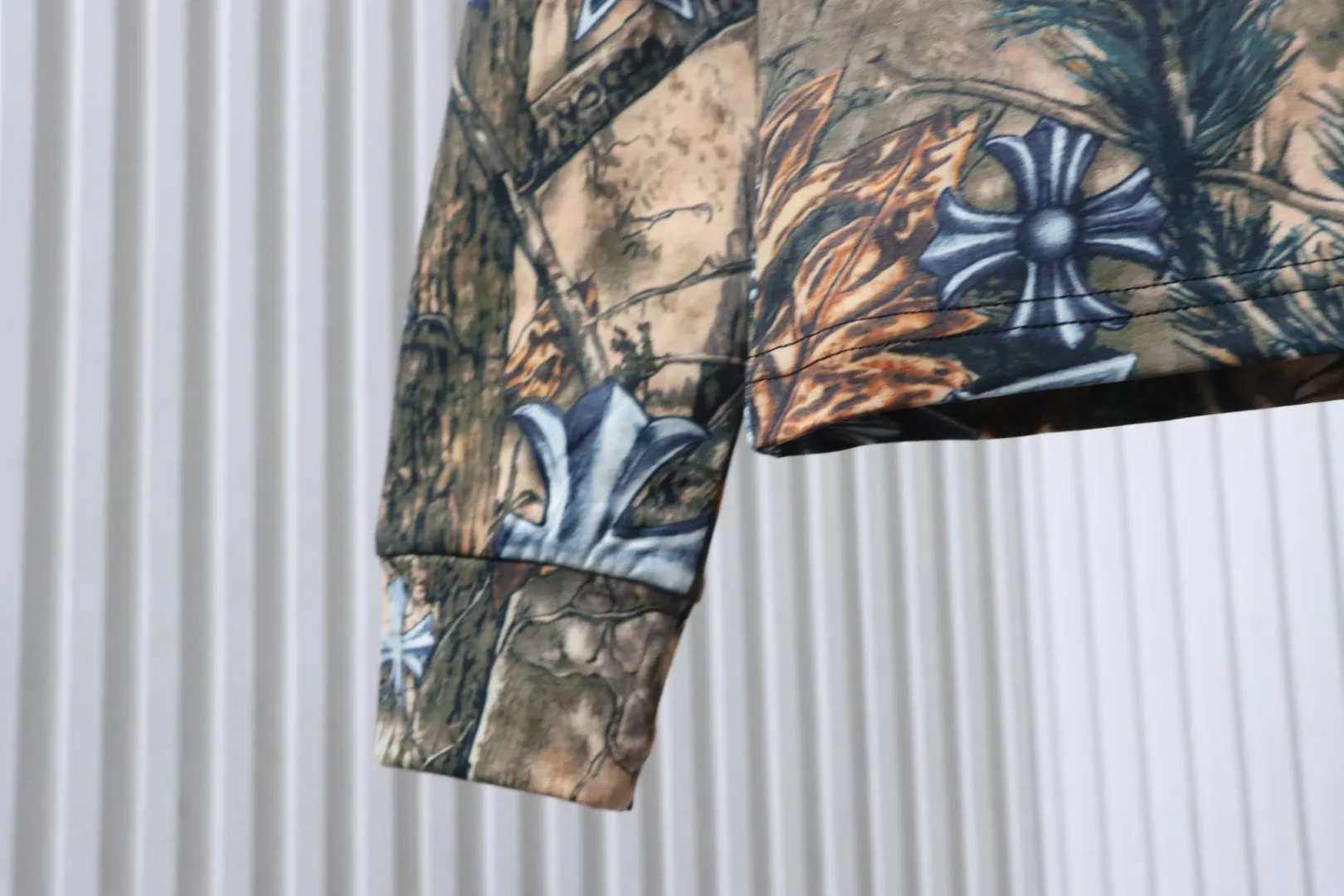 Long Sleeve Detail