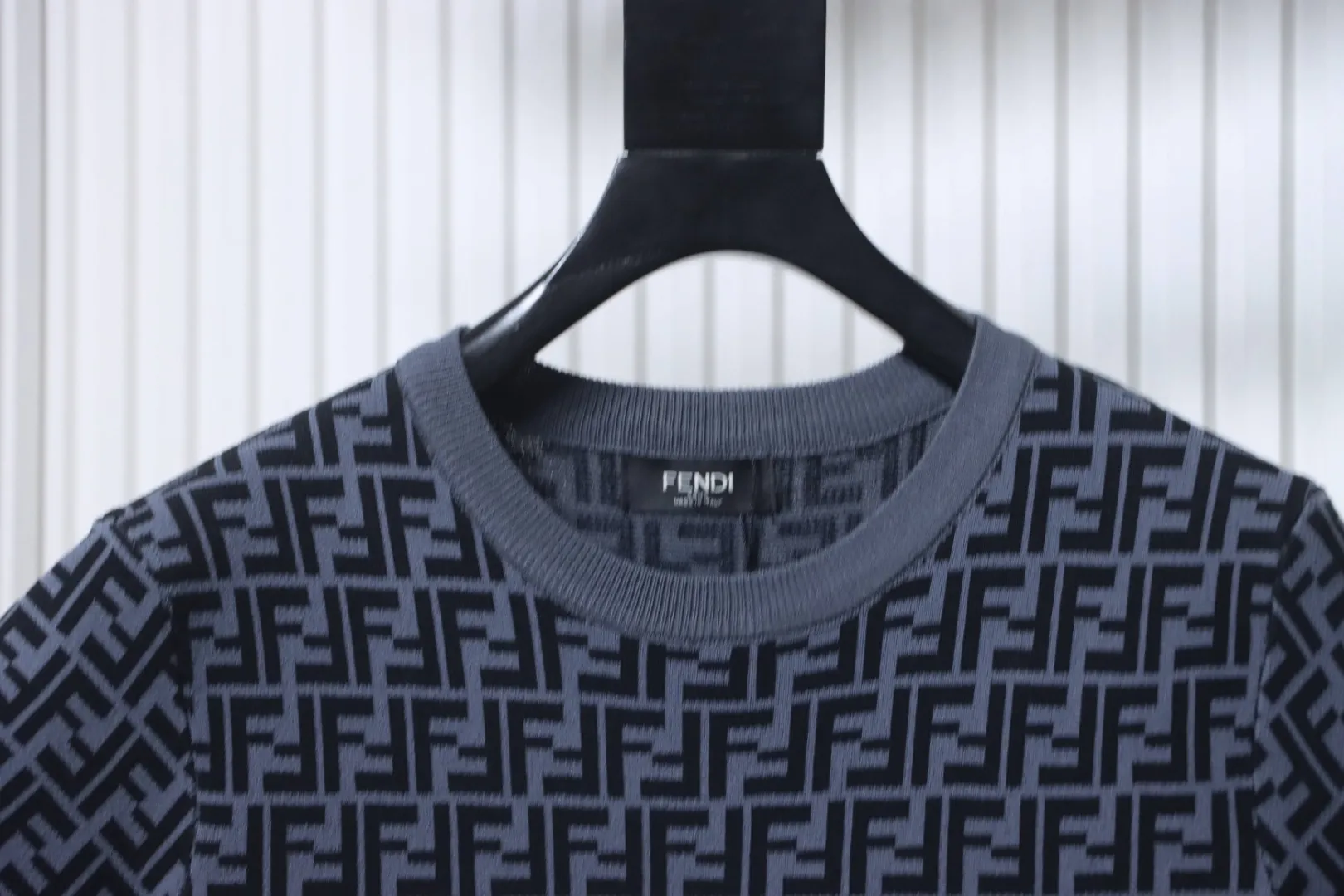 Neckline