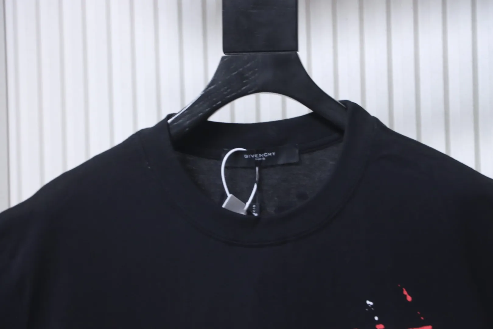 Neckline