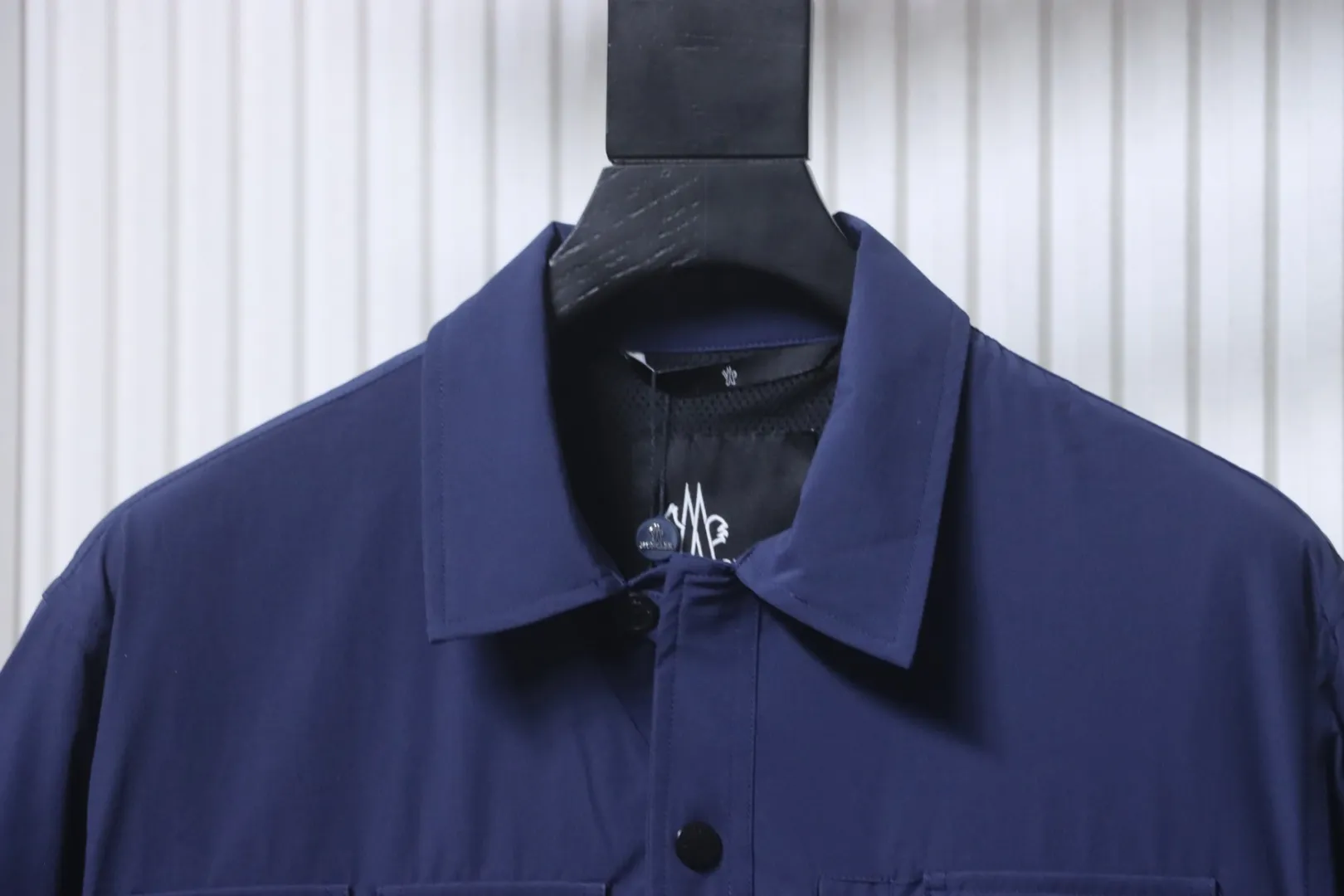 Neckline