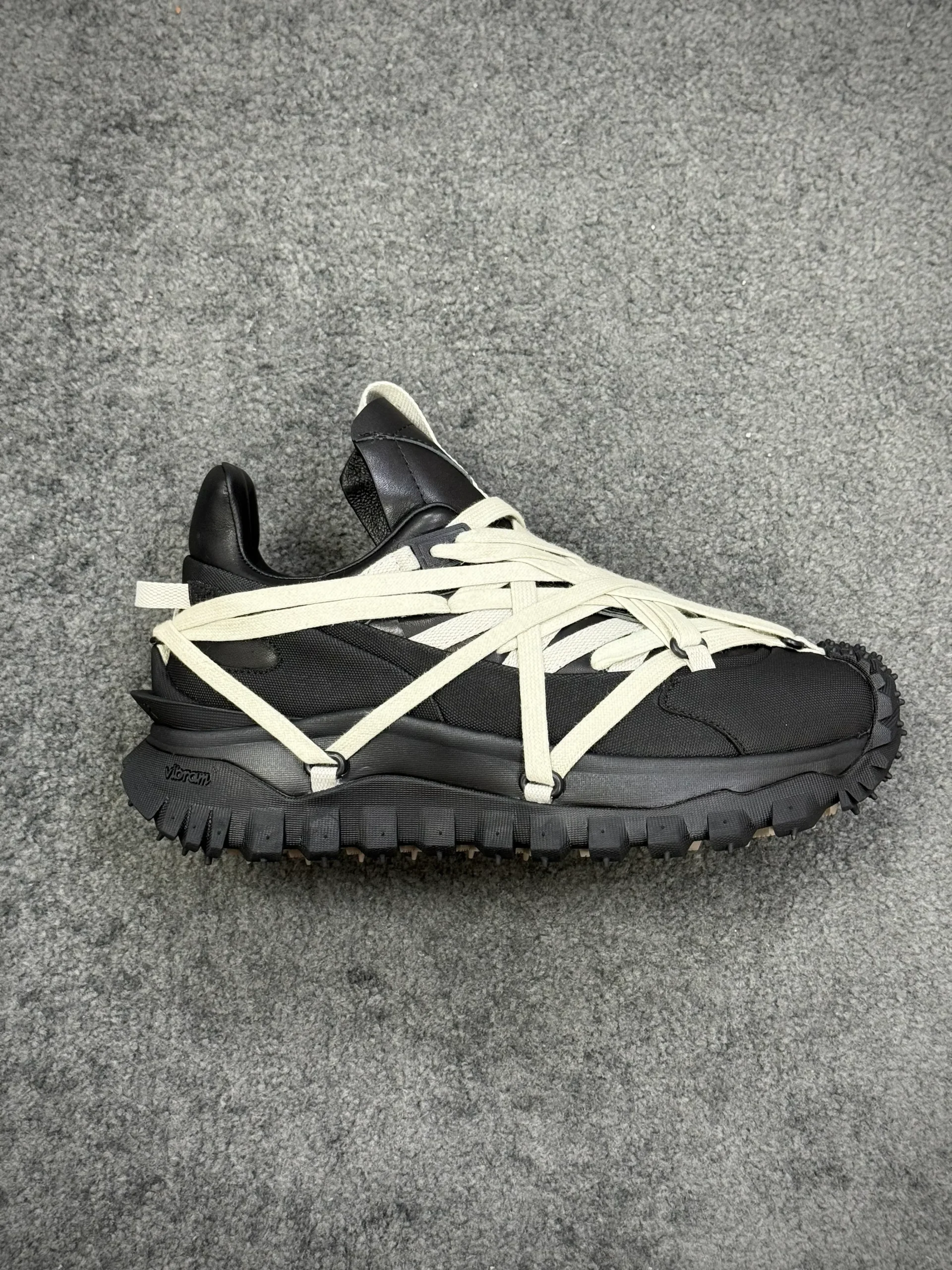 Mcler + R 0wens Trailgrip Megalace Black Sneakers Right Side View
