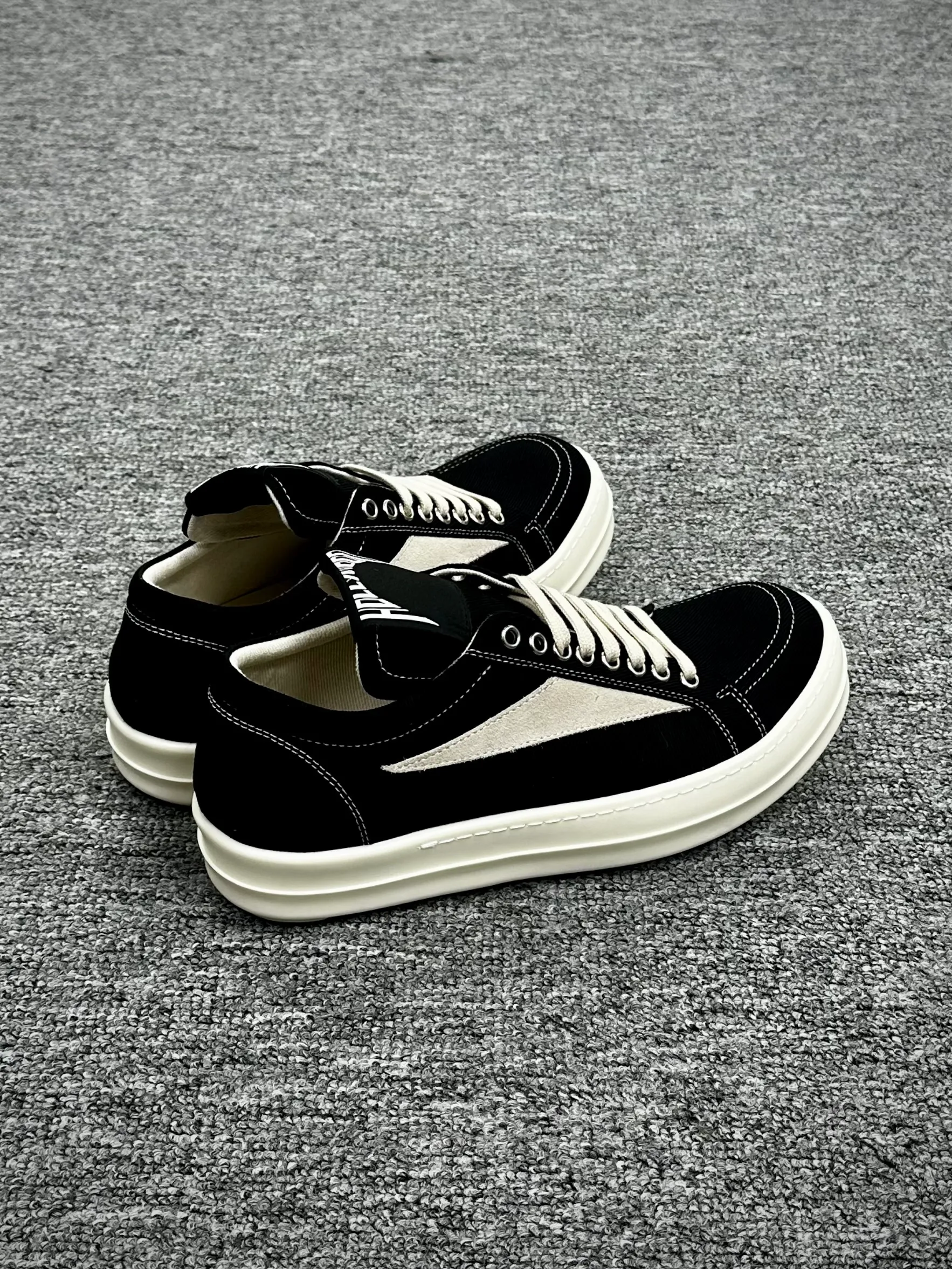 R 0wens DRKSHDW Hollywood BlackMilk Vintage Low Sneakers Angeled View