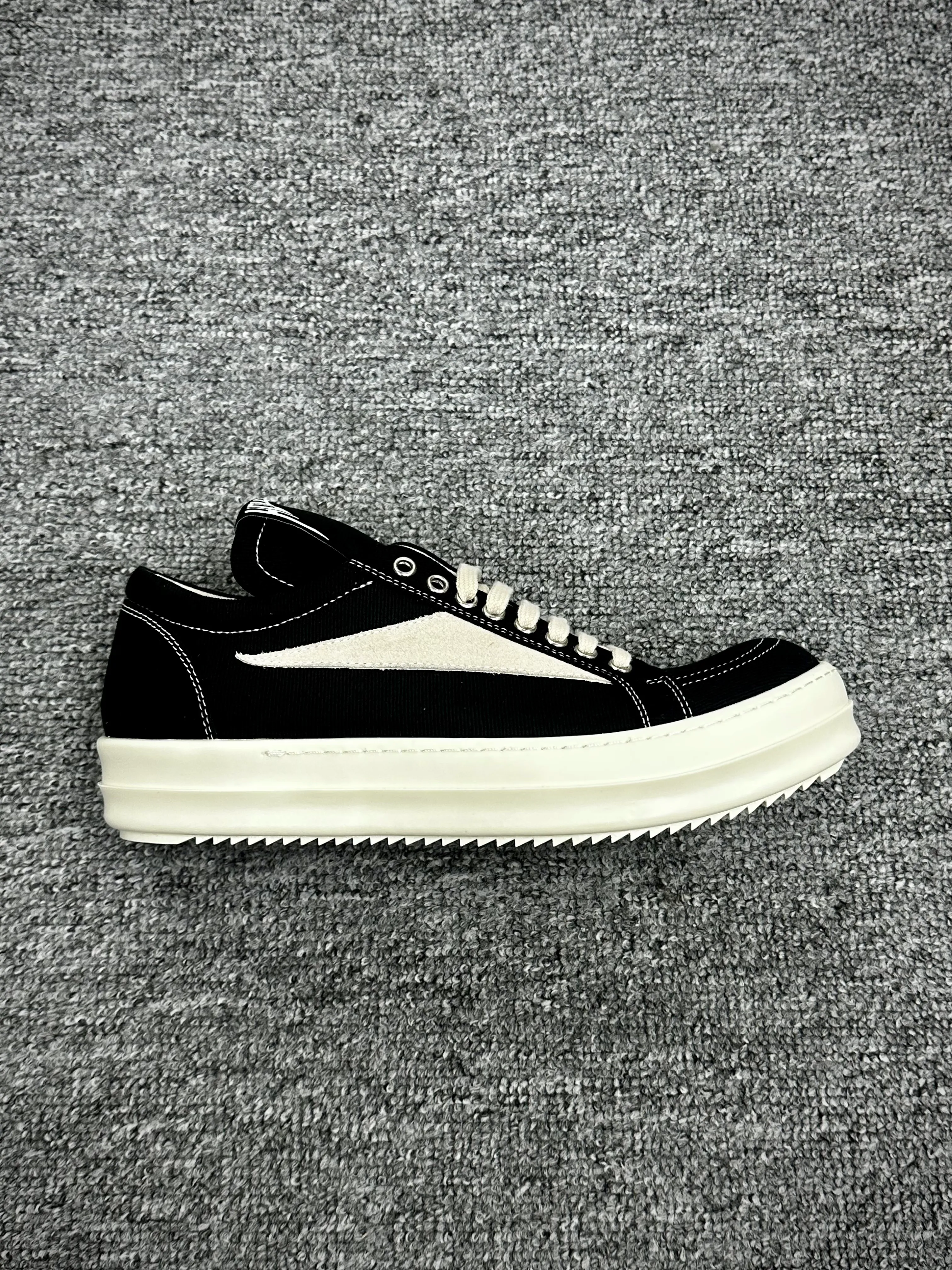R 0wens DRKSHDW Hollywood BlackMilk Vintage Low Sneakers Right Side View