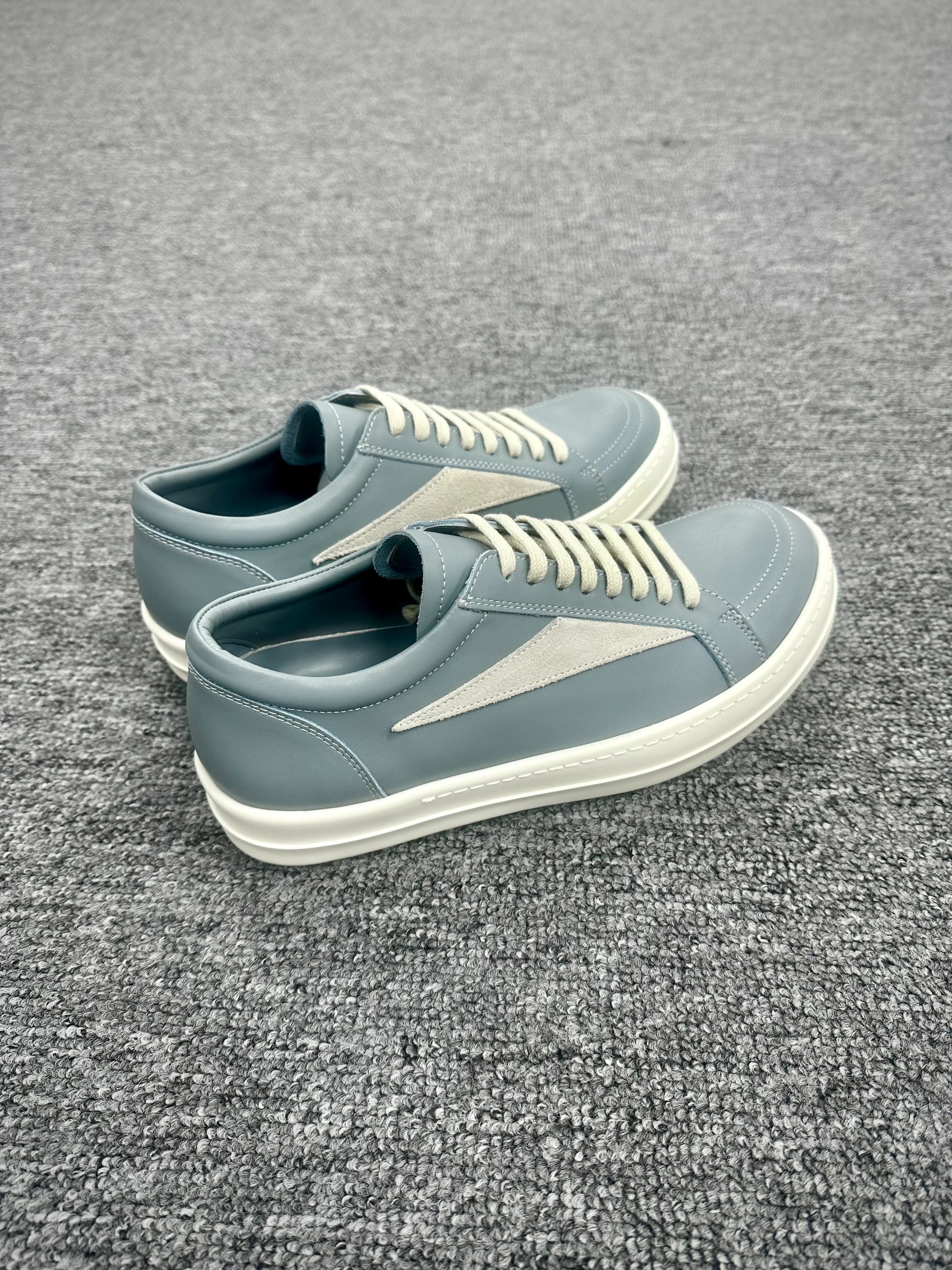 R 0wens Porterville Pale Blue Leather Vintage Low Sneakers Angeled View