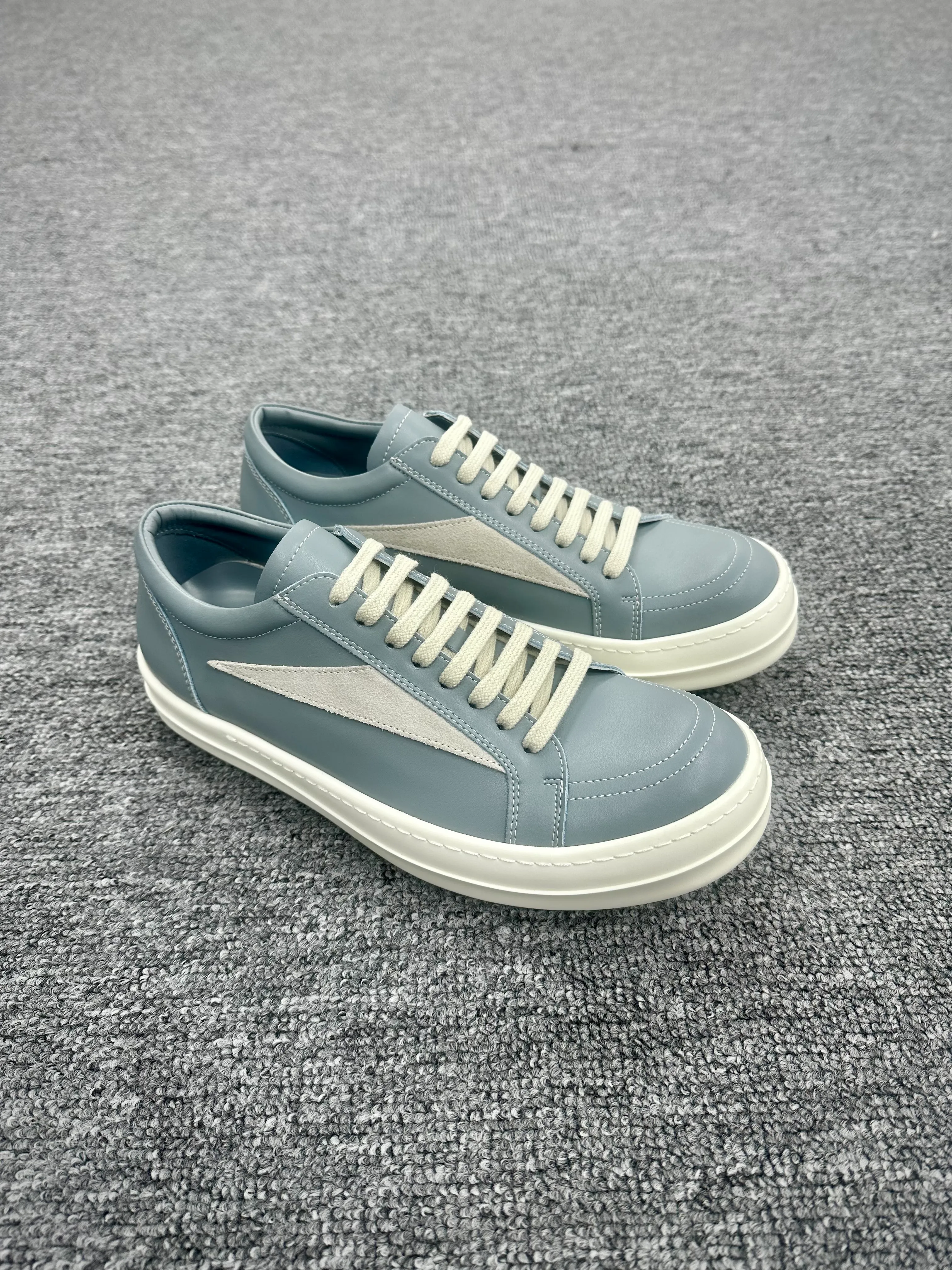 R 0wens Porterville Pale Blue Leather Vintage Low Sneakers Angeled View