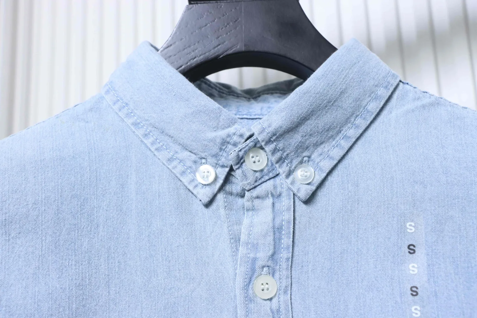 Collar Detail