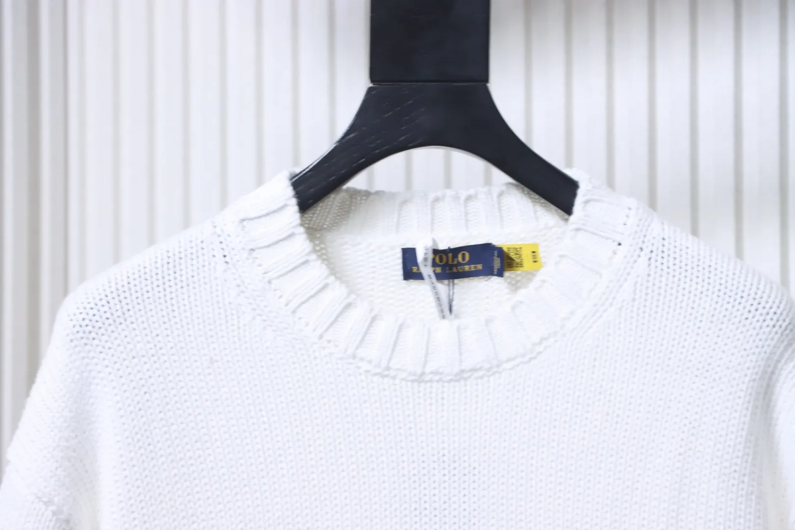 Neckline