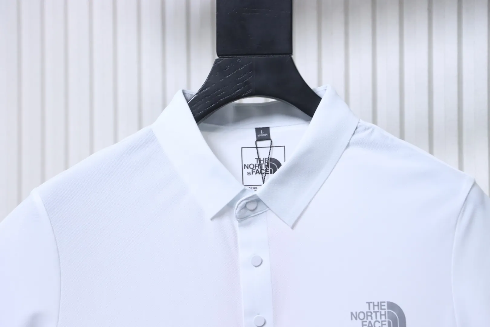 Neckline