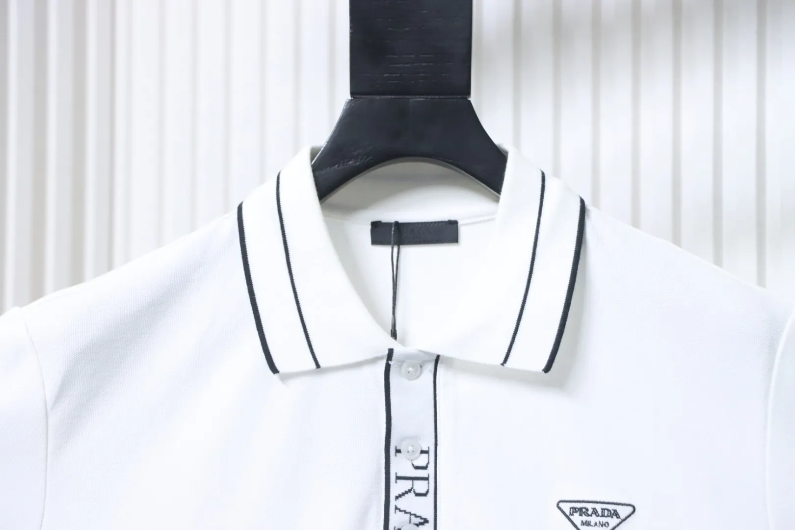 Neckline