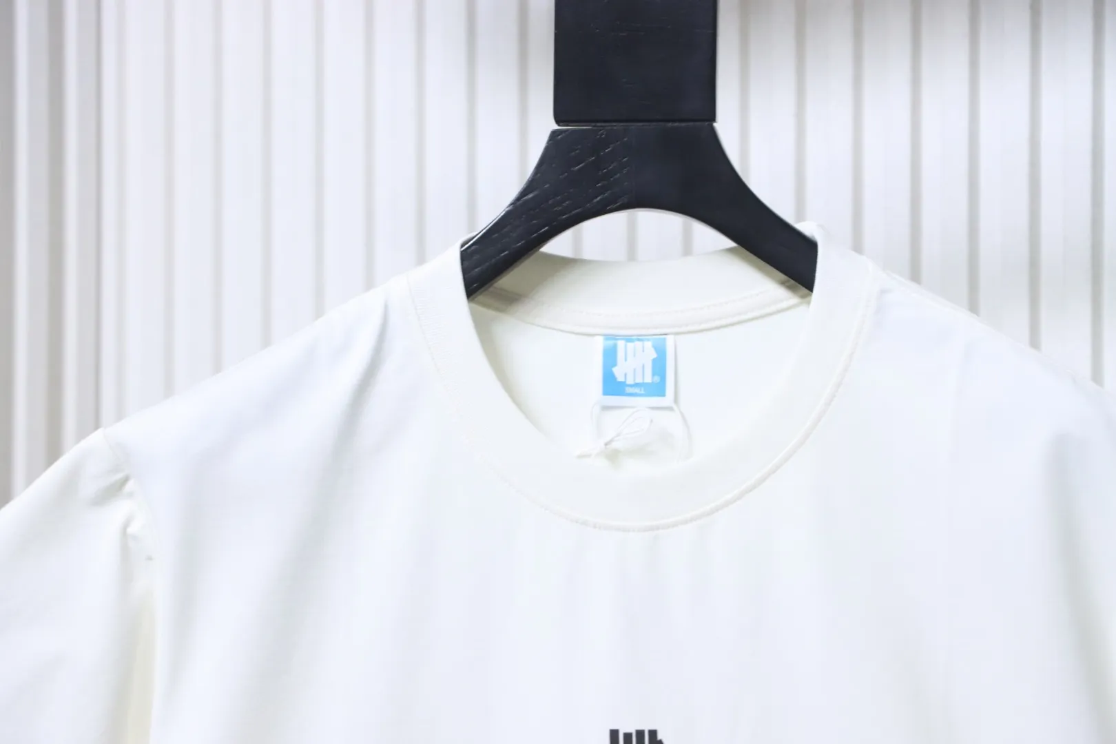 Neckline