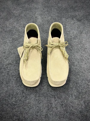 Wallabee BT GTX Maple Suede Shoes Front View