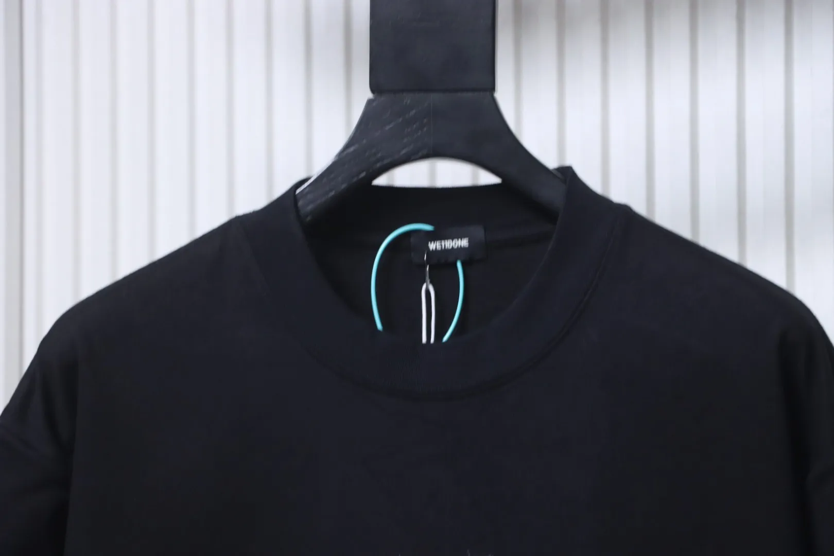 Neckline
