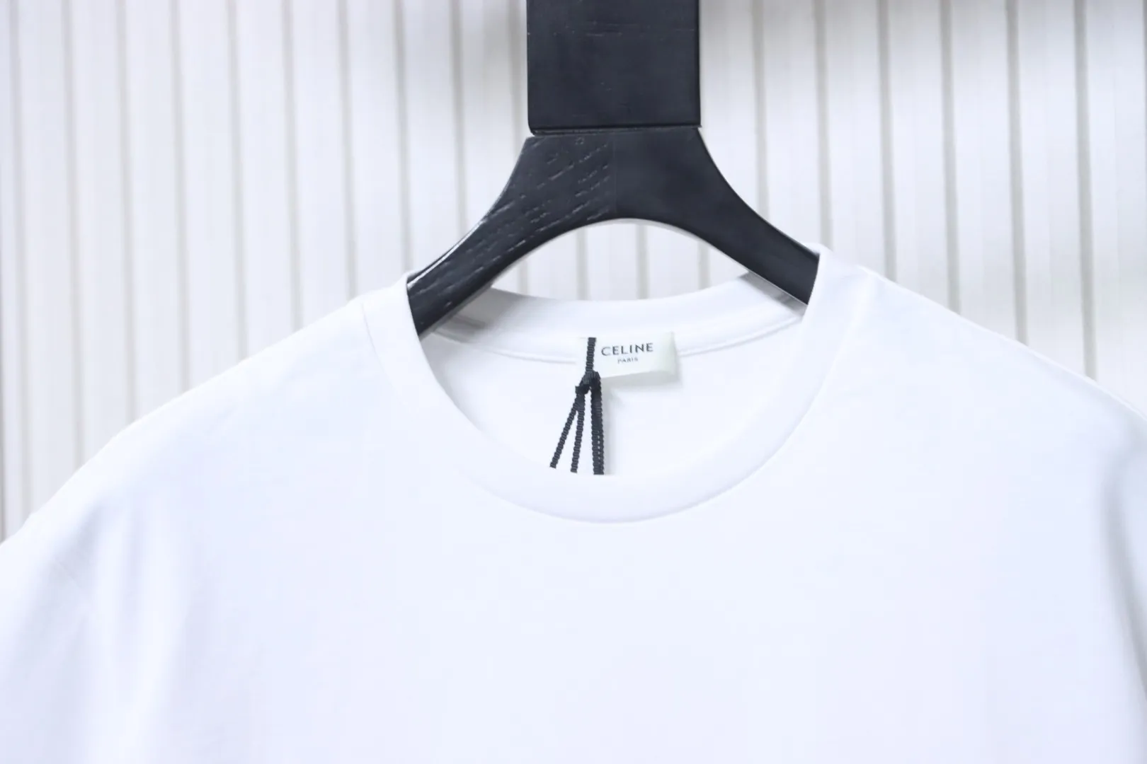Neckline