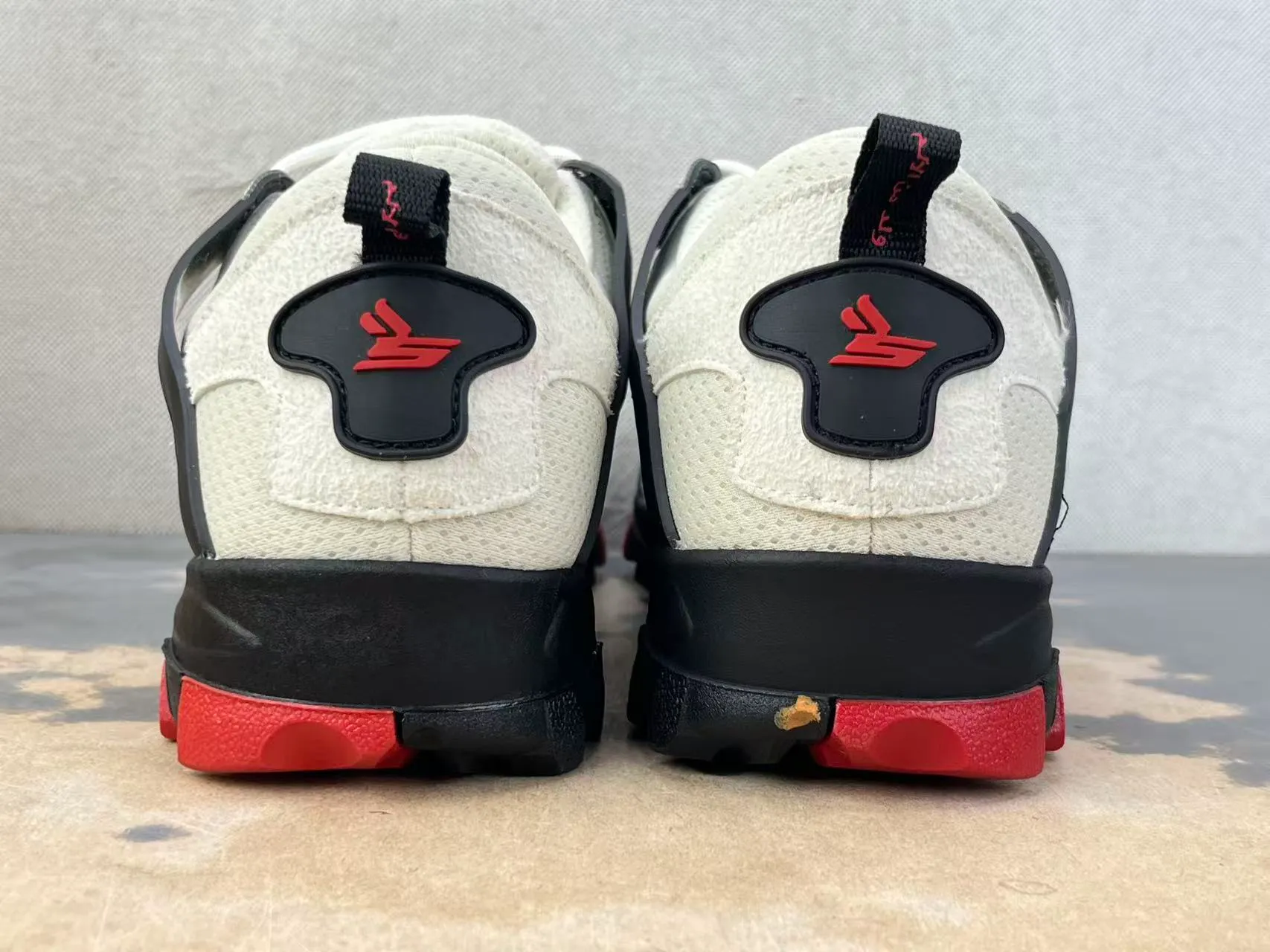 Rear Heel and Back Logo Detail