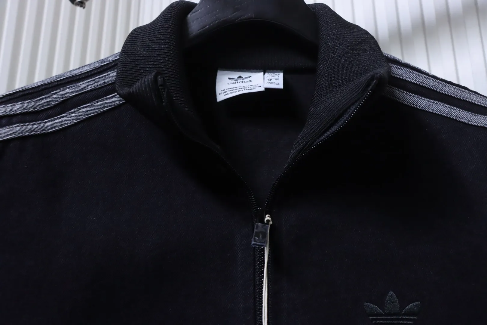 Collar Detail
