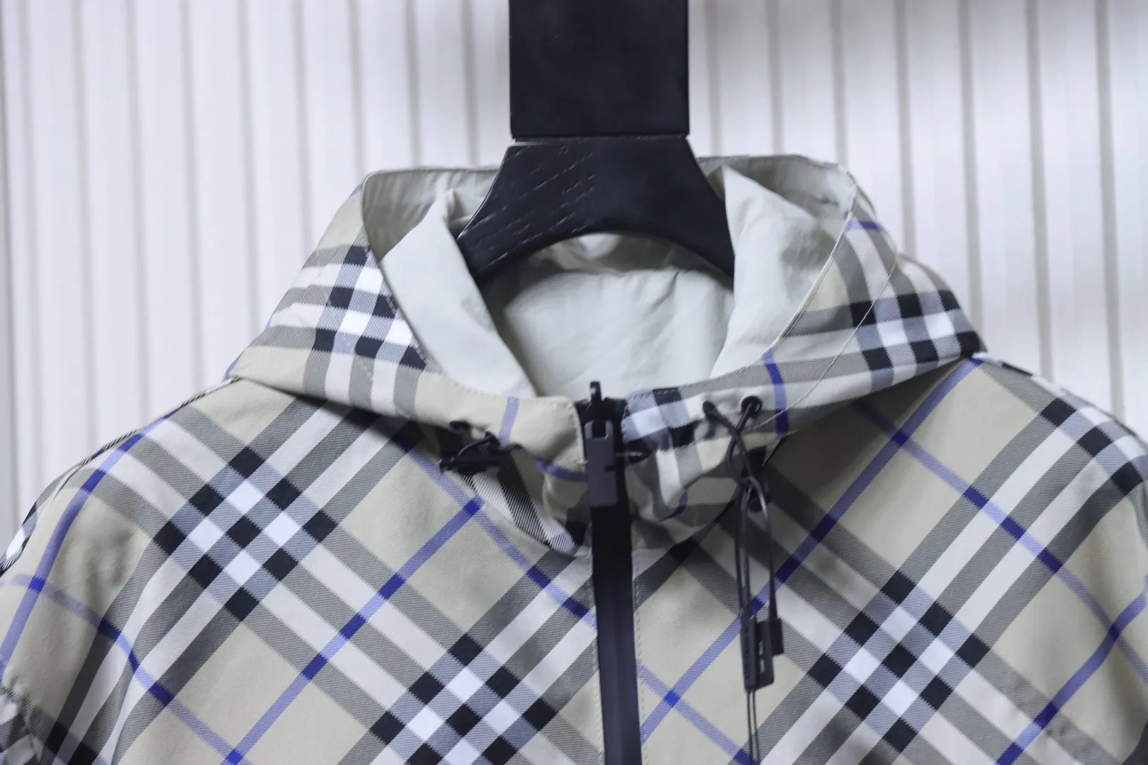 Collar Detail