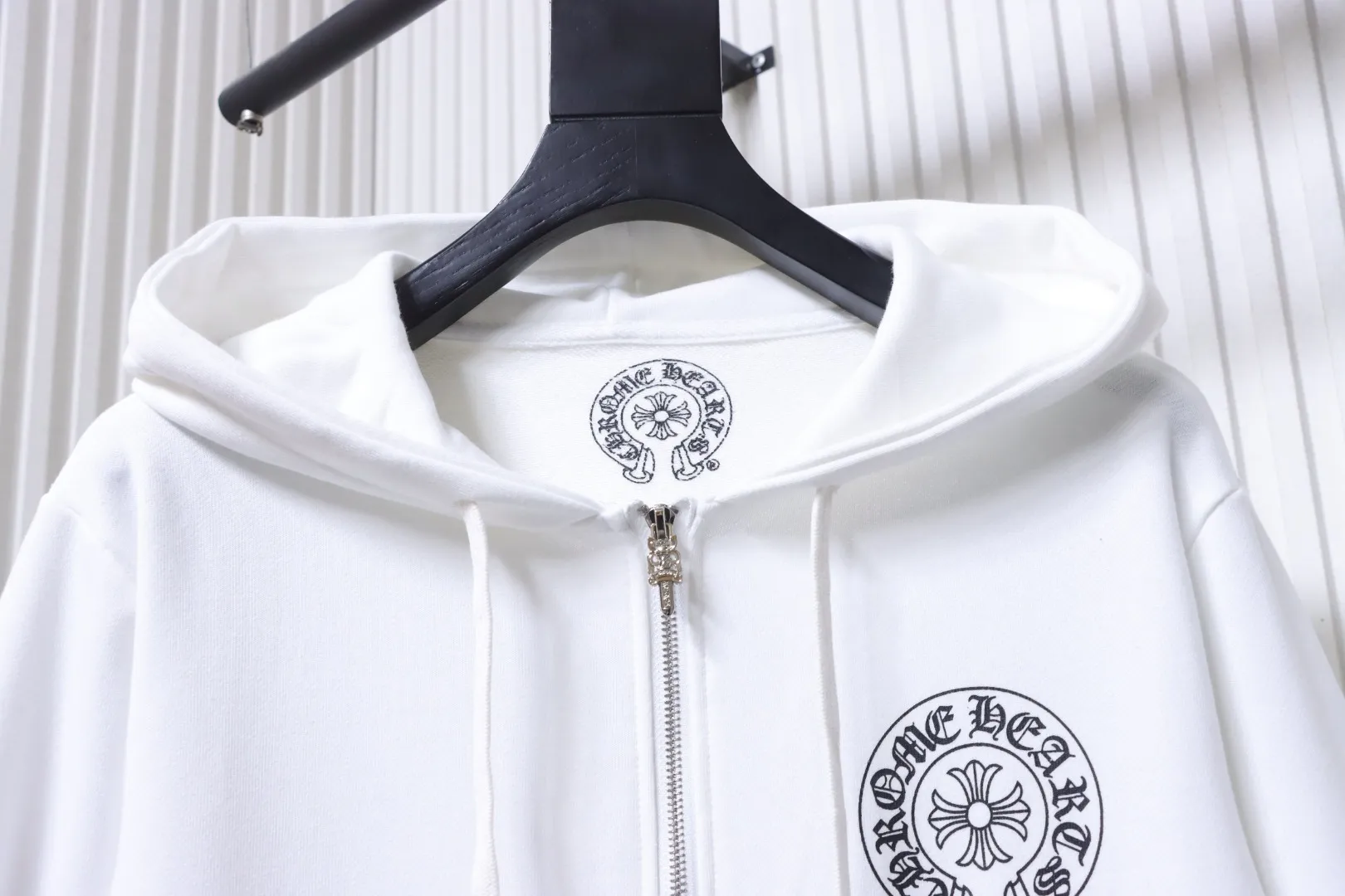 Collar Detail