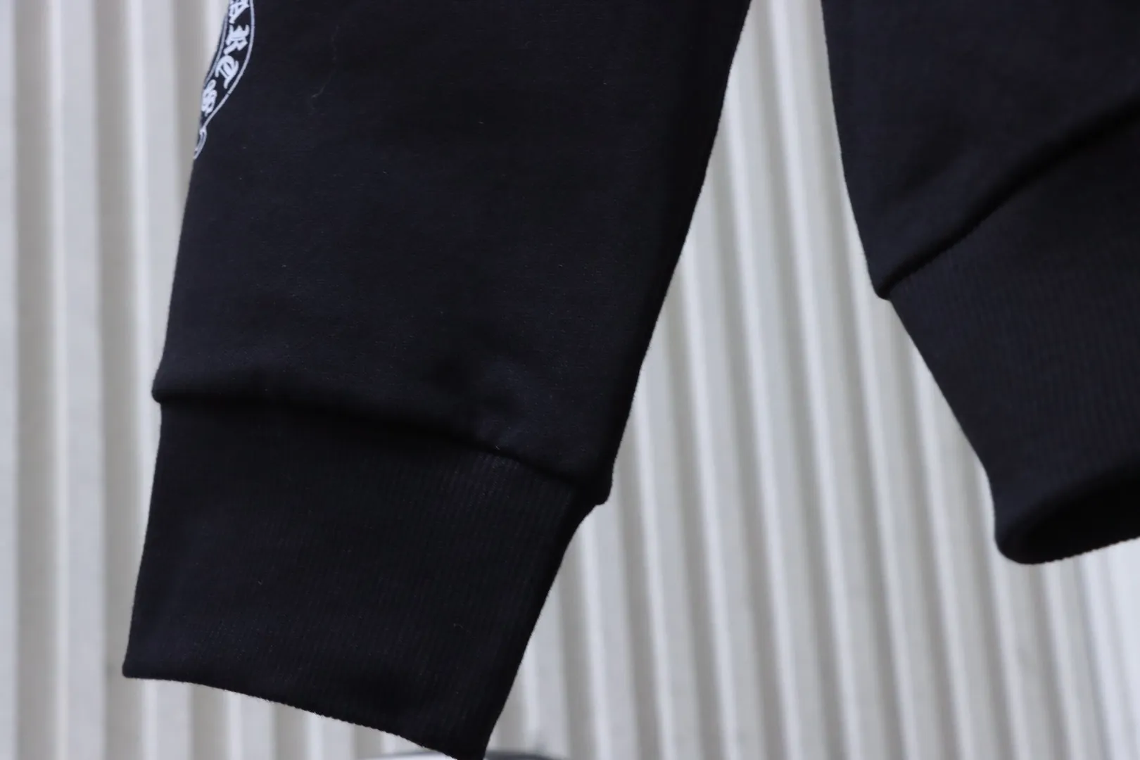 Long Sleeve Detail