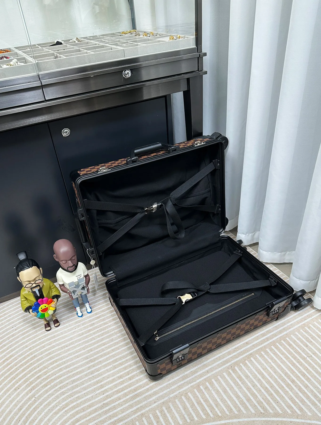 Damier Ebene luggage open interior