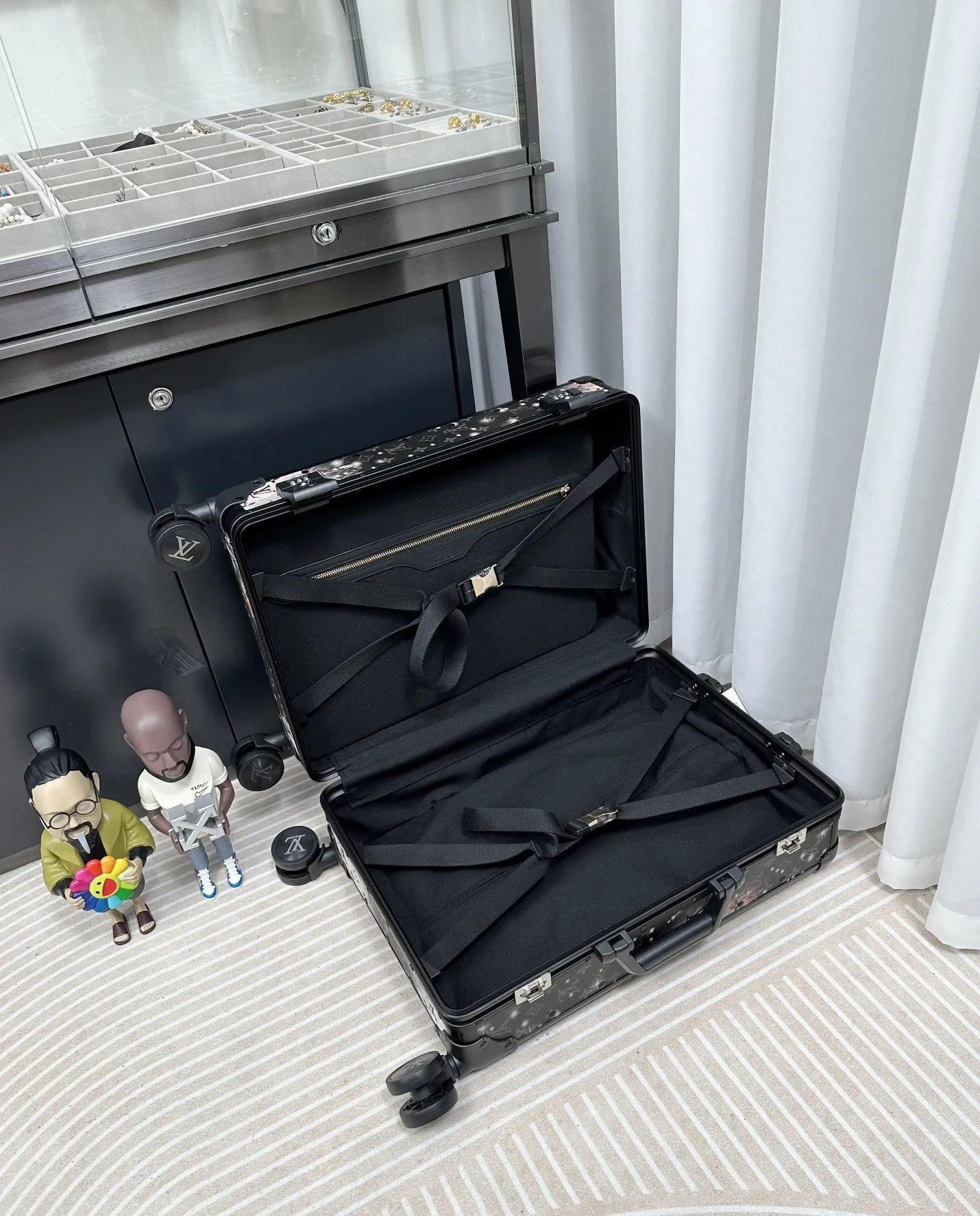 Galaxy monogram rolling luggage interior