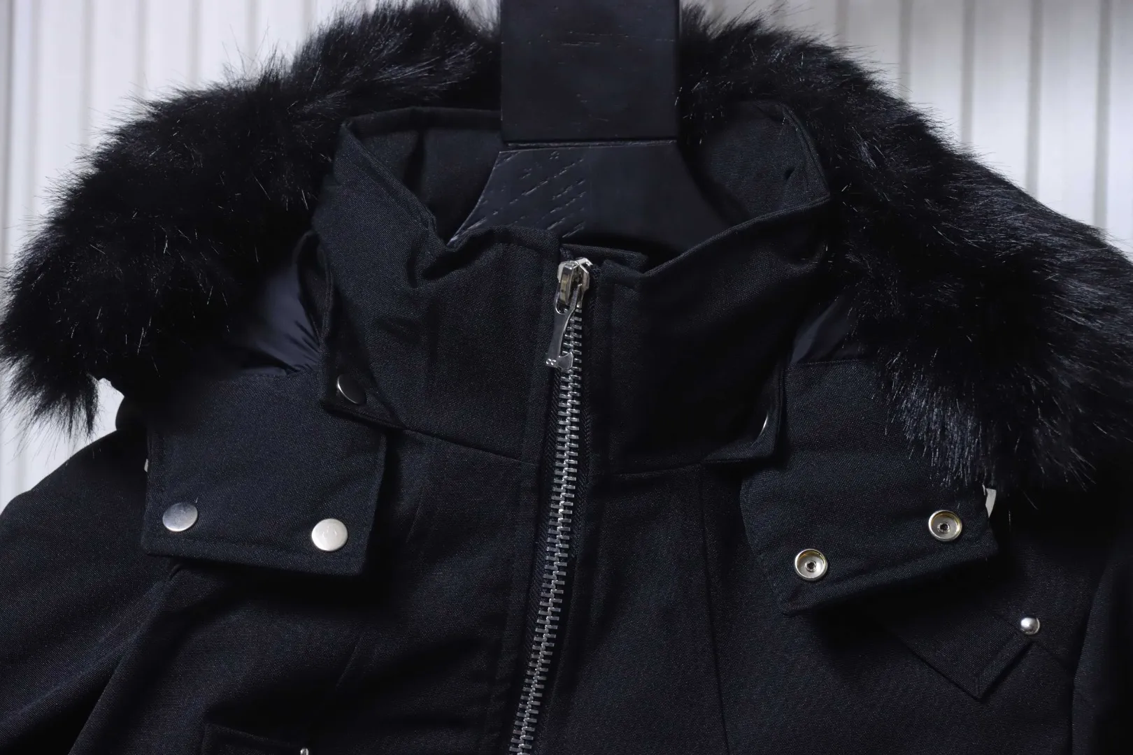 Collar Details