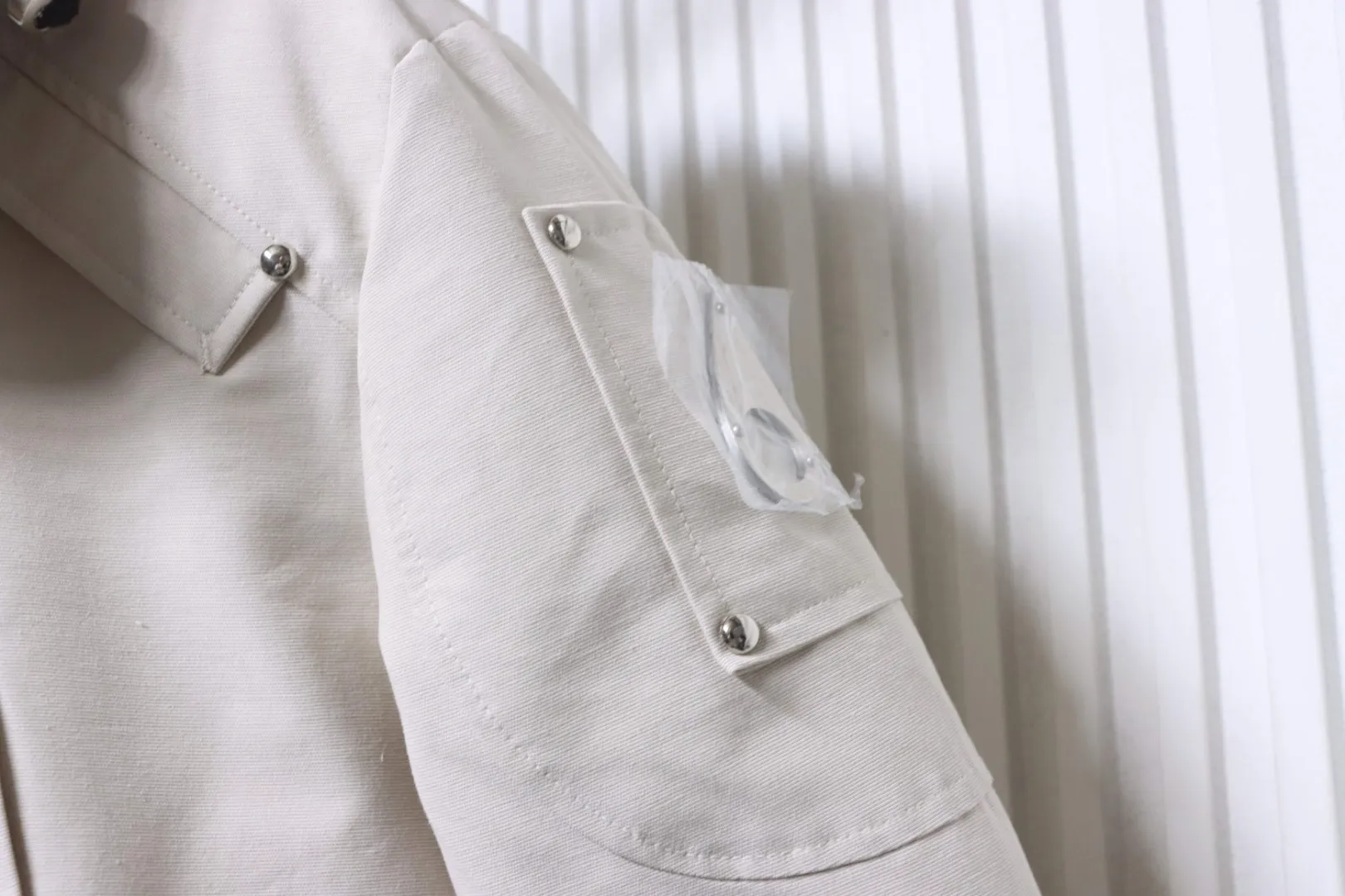 Shoulder Logo Detail