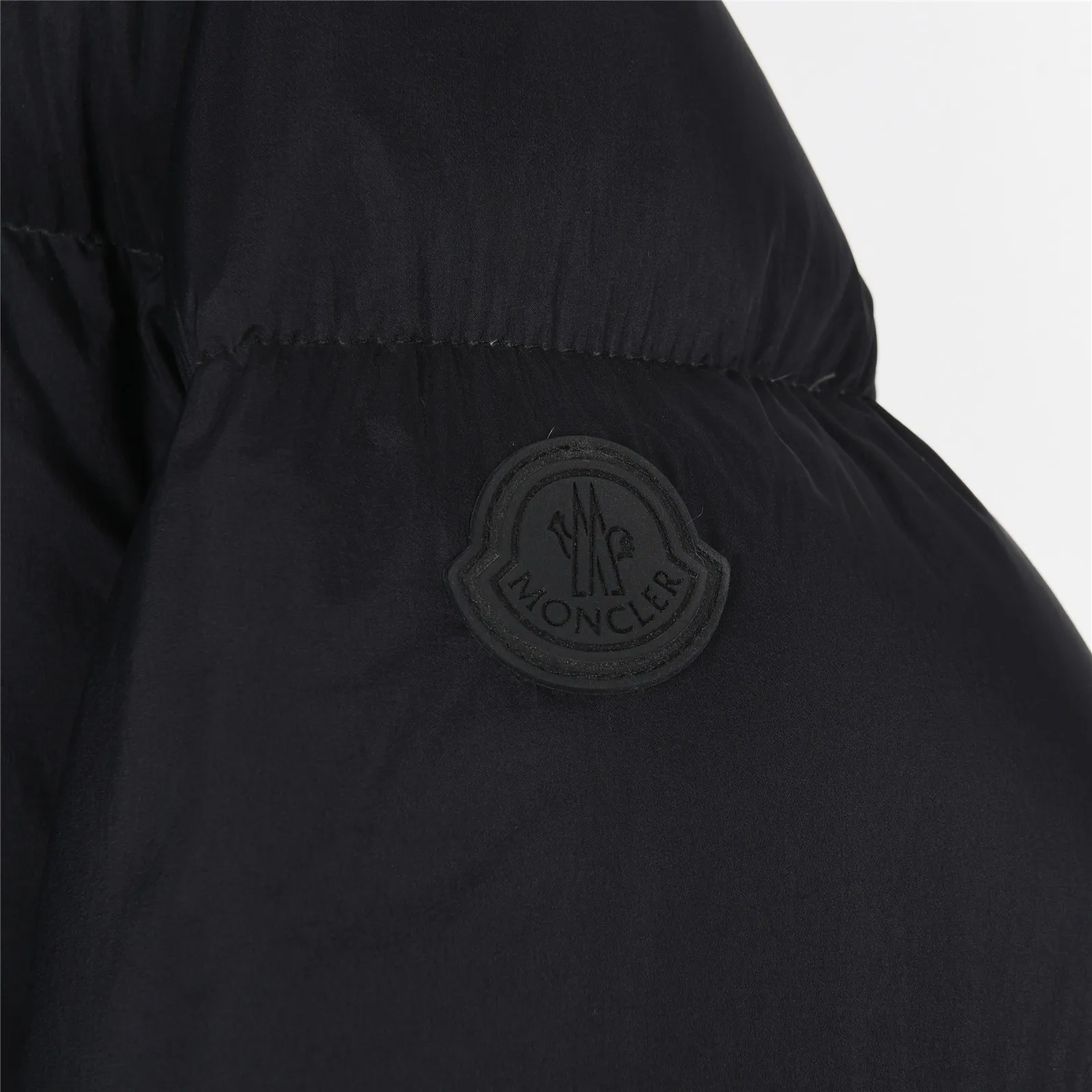 Shoulder Logo Details