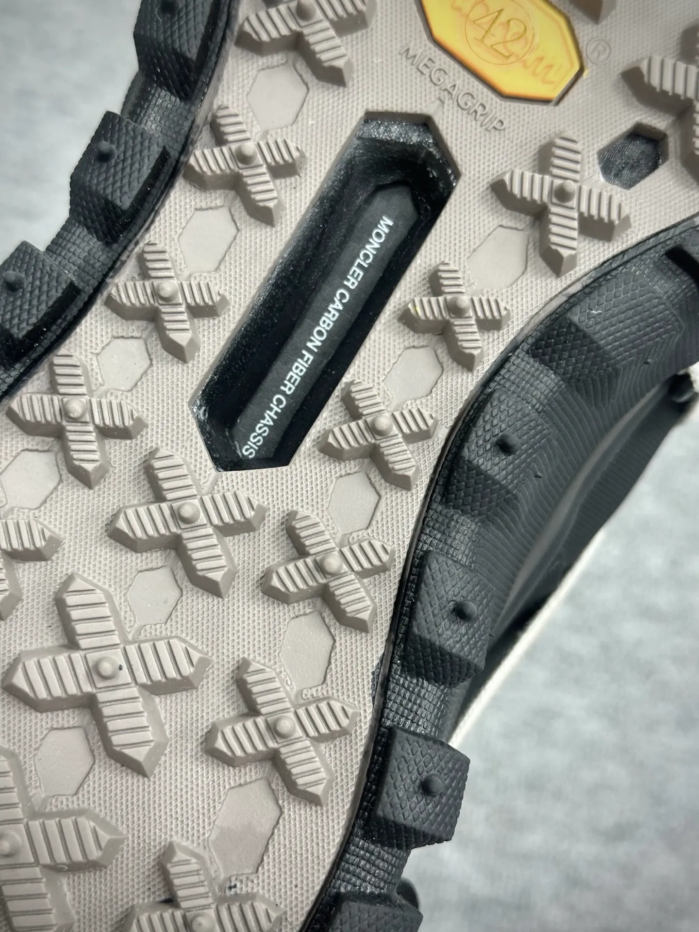 Bottom Outsole Details