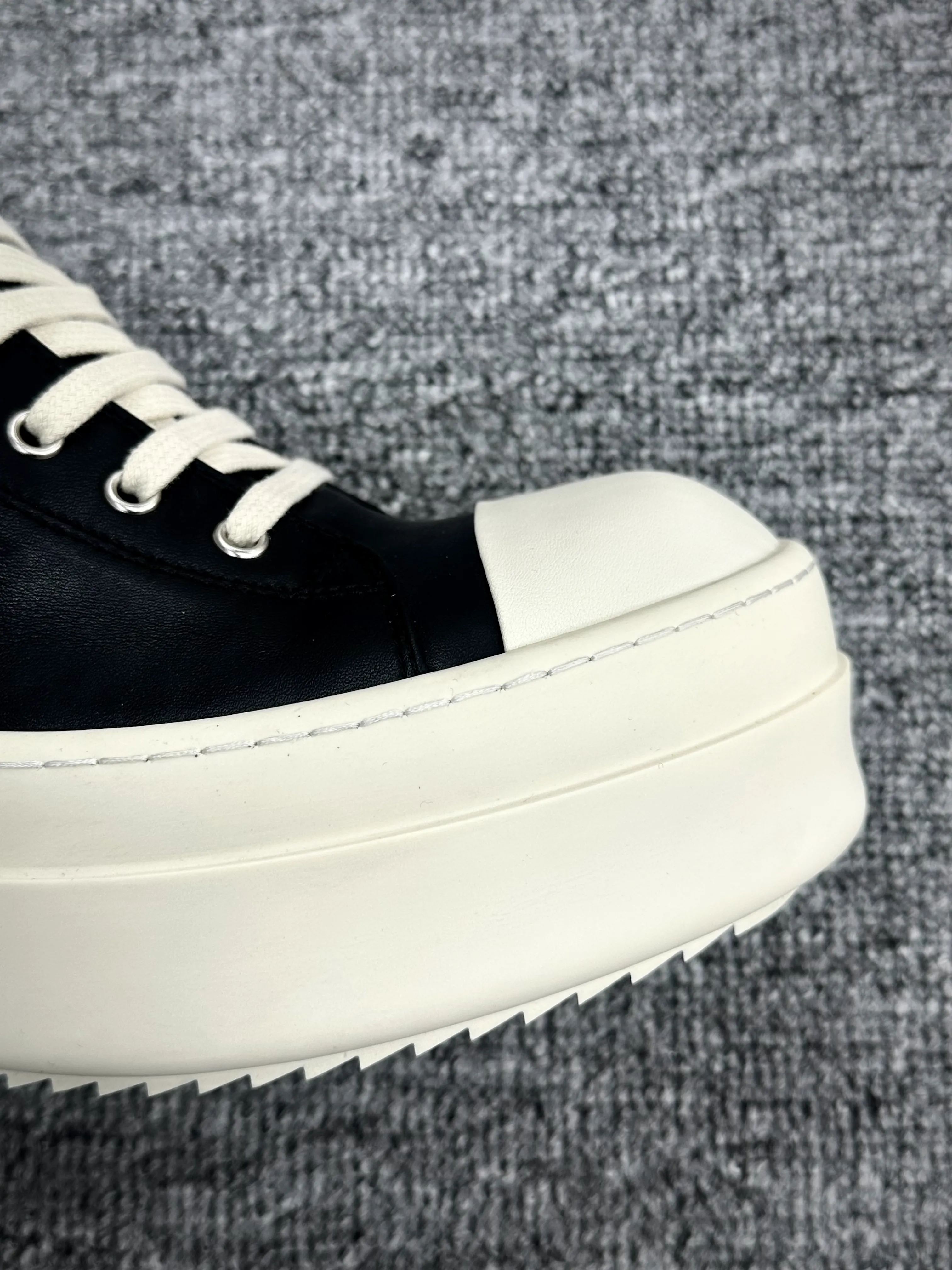 Front Toe Detail